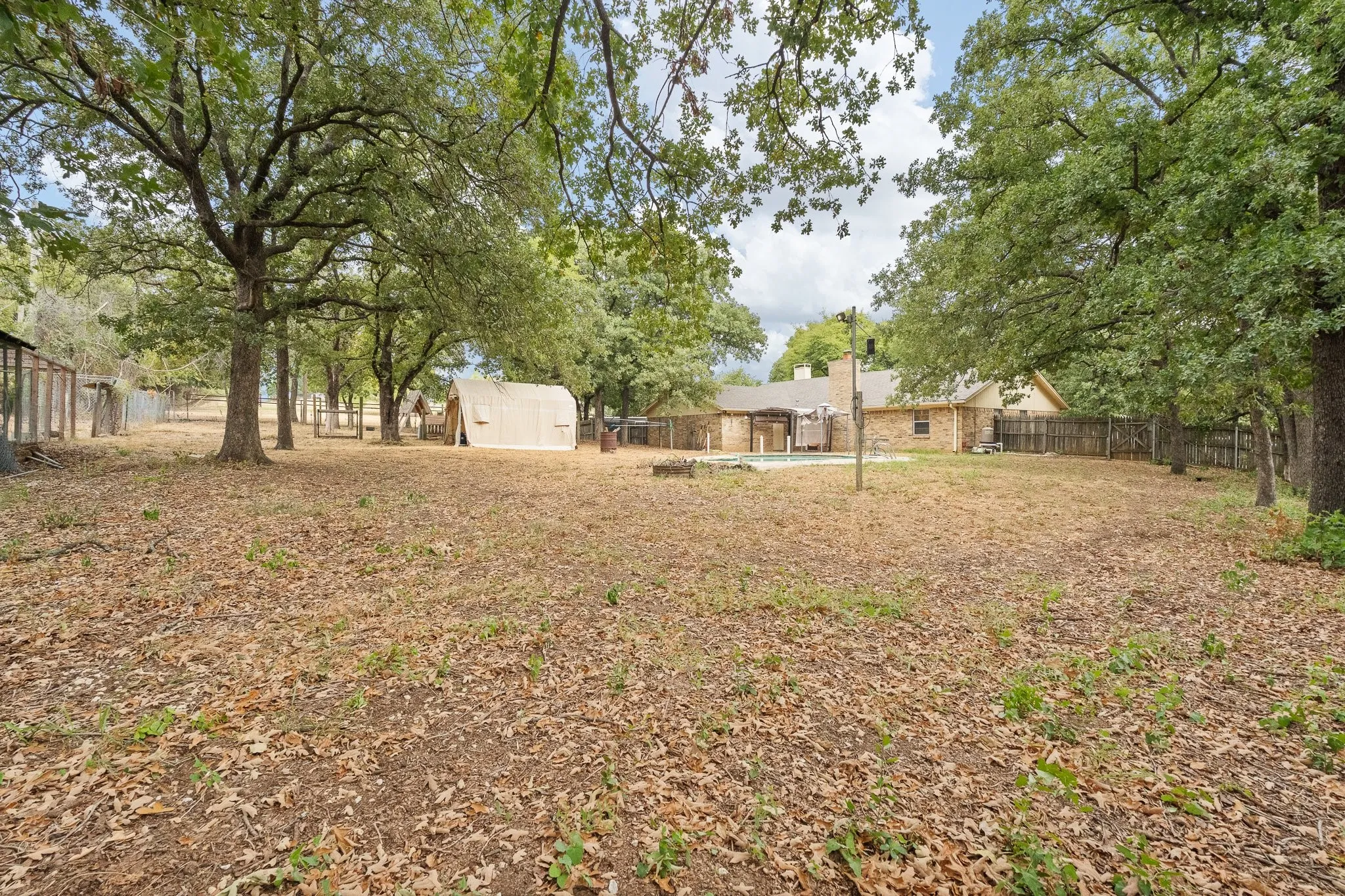 Single Family Residence For Sale in Johnson County , 2005 Meadow Drive, Crowley, Texas 76036, 3 Bedroom, 2 Bathroom, Garage spaces, 1,705 Sqft, built in 1973, mls#21251006, Real Estate Agent in Crowley, Homes For Sale in Johnson county, Homes For Sale in Crowley, Realtor in Crowley Texas, Real Estate Brokerage Independent Realty Texas, Luminita Cordes Realtor