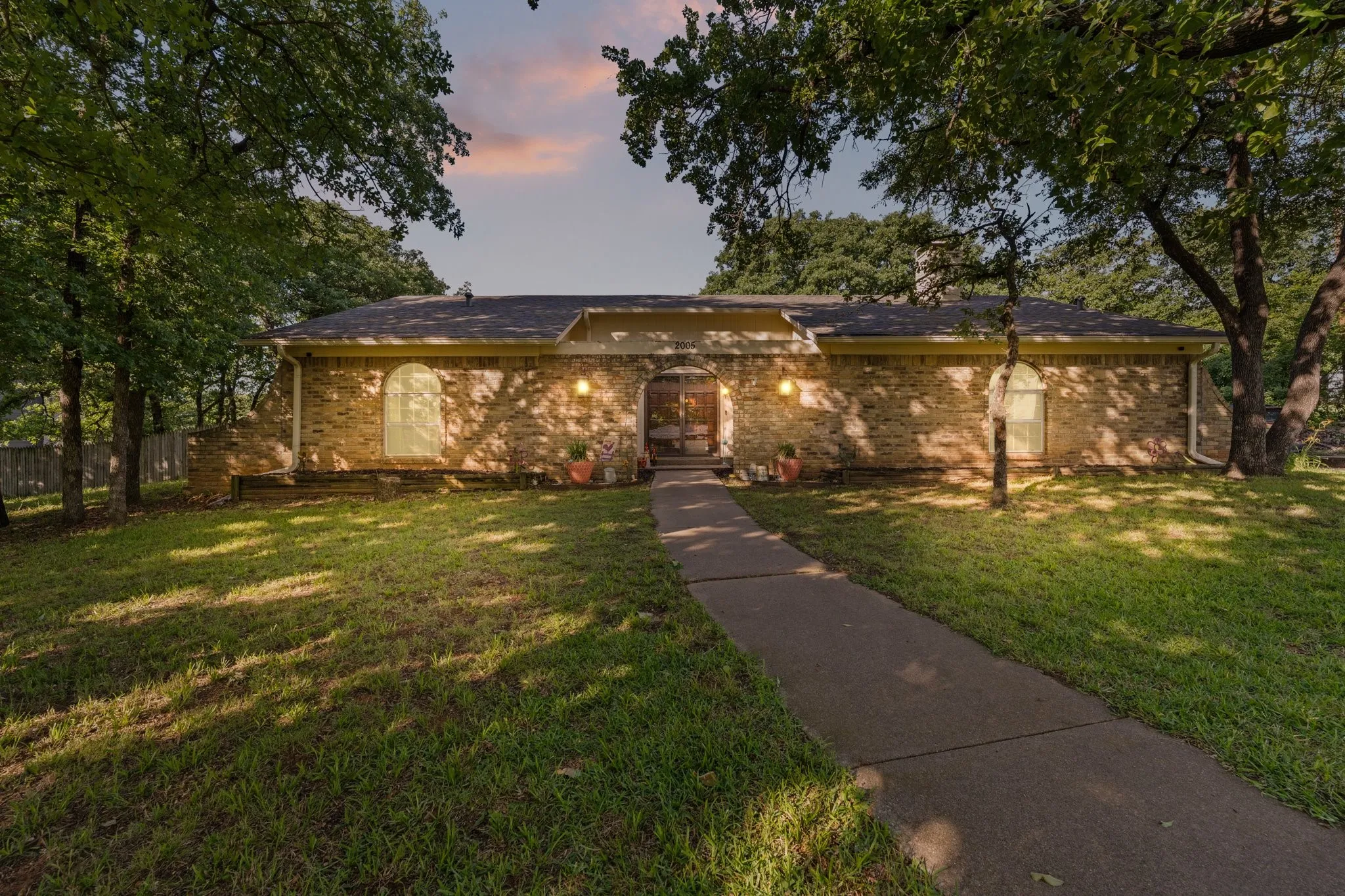 Single Family Residence For Sale in Johnson County , 2005 Meadow Drive, Crowley, Texas 76036, 3 Bedroom, 2 Bathroom, Garage spaces, 1,705 Sqft, built in 1973, mls#21251006, Real Estate Agent in Crowley, Homes For Sale in Johnson county, Homes For Sale in Crowley, Realtor in Crowley Texas, Real Estate Brokerage Independent Realty Texas, Luminita Cordes Realtor