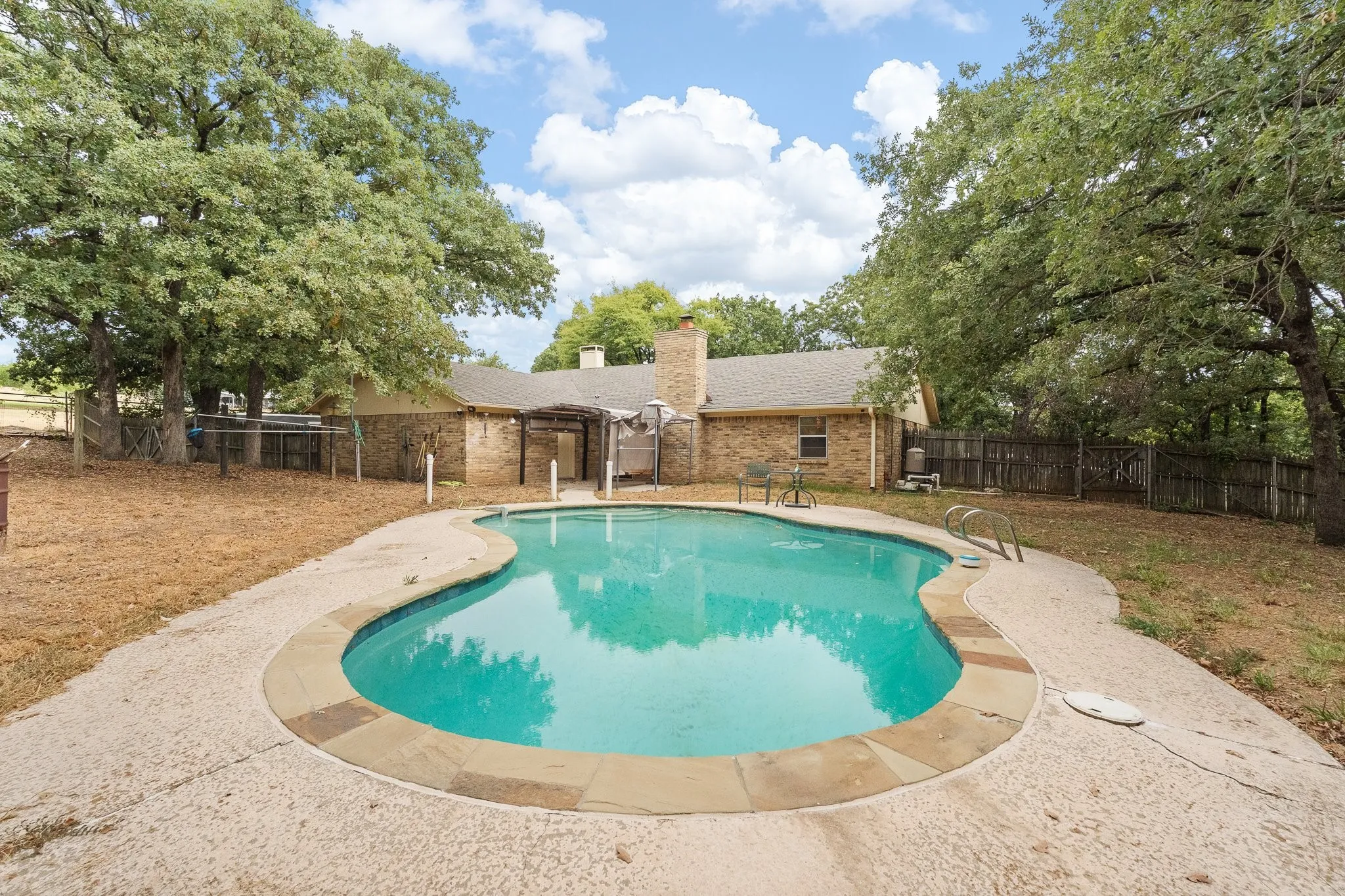 Single Family Residence For Sale in Johnson County , 2005 Meadow Drive, Crowley, Texas 76036, 3 Bedroom, 2 Bathroom, Garage spaces, 1,705 Sqft, built in 1973, mls#21251006, Real Estate Agent in Crowley, Homes For Sale in Johnson county, Homes For Sale in Crowley, Realtor in Crowley Texas, Real Estate Brokerage Independent Realty Texas, Luminita Cordes Realtor