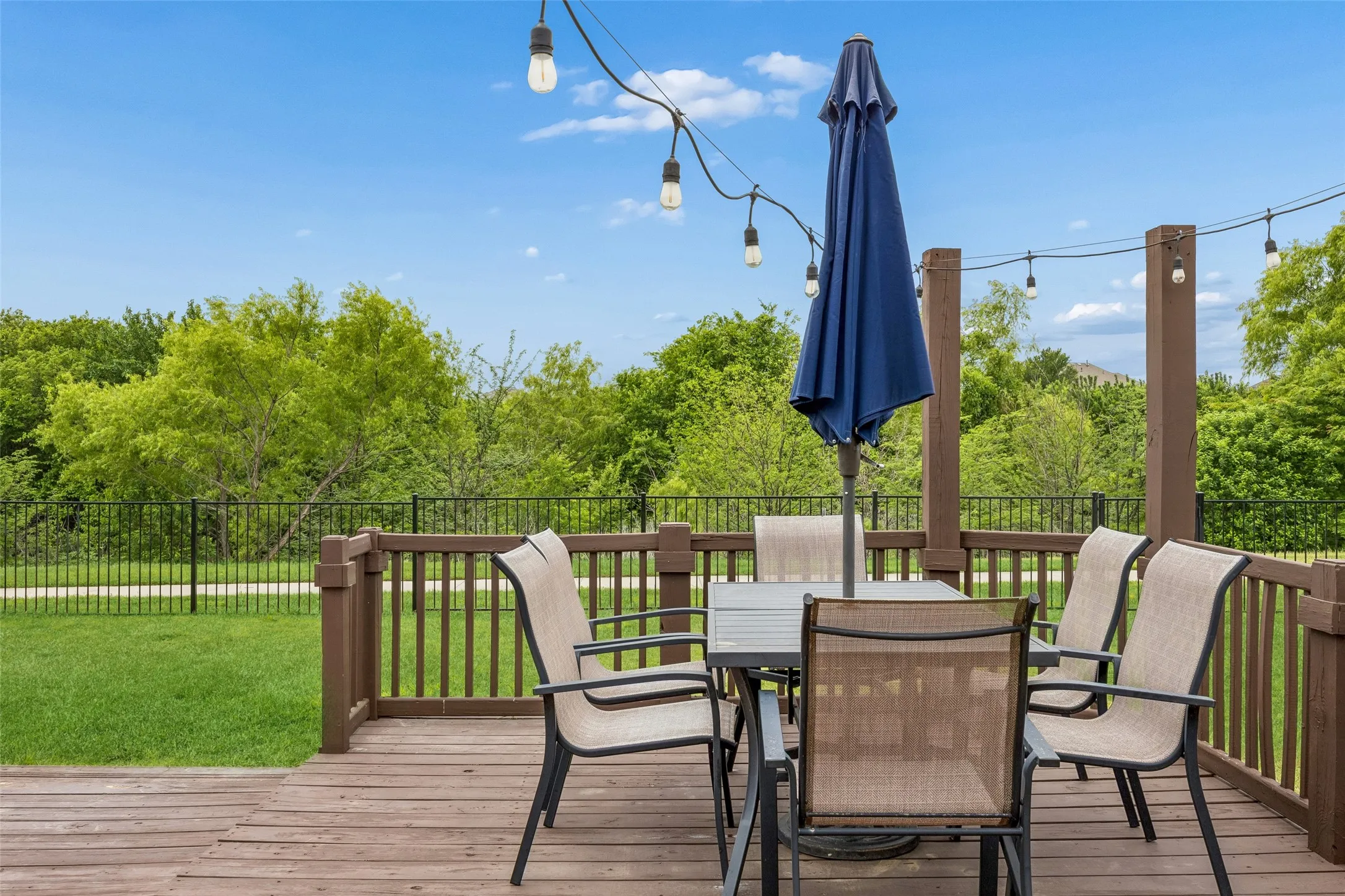 Single Family Residence For Sale in Tarrant County , 6133 Sunrise Lake Drive, Fort Worth, Texas 76179, 4 Bedroom, 4 Bathroom, 2 Garage spaces, 3,584 Sqft, built in 2008, mls#21267759, Real Estate Agent in Fort Worth, Homes For Sale in Tarrant county, Homes For Sale in Fort Worth, Realtor in Fort Worth Texas, Real Estate Brokerage Independent Realty Texas, Luminita Cordes Realtor