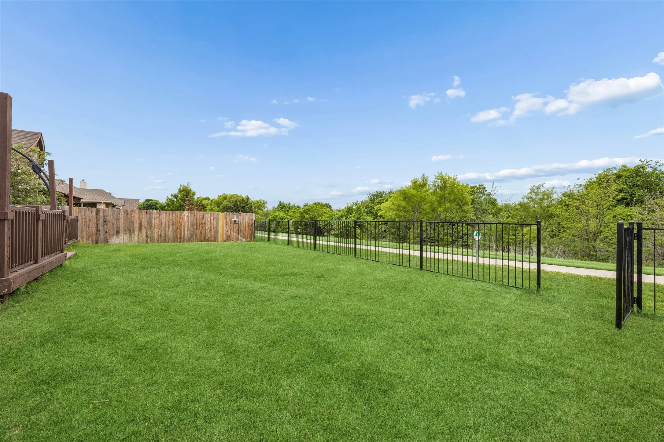 Single Family Residence For Sale in Tarrant County , 6133 Sunrise Lake Drive, Fort Worth, Texas 76179, 4 Bedroom, 4 Bathroom, 2 Garage spaces, 3,584 Sqft, built in 2008, mls#21267759, Real Estate Agent in Fort Worth, Homes For Sale in Tarrant county, Homes For Sale in Fort Worth, Realtor in Fort Worth Texas, Real Estate Brokerage Independent Realty Texas, Luminita Cordes Realtor