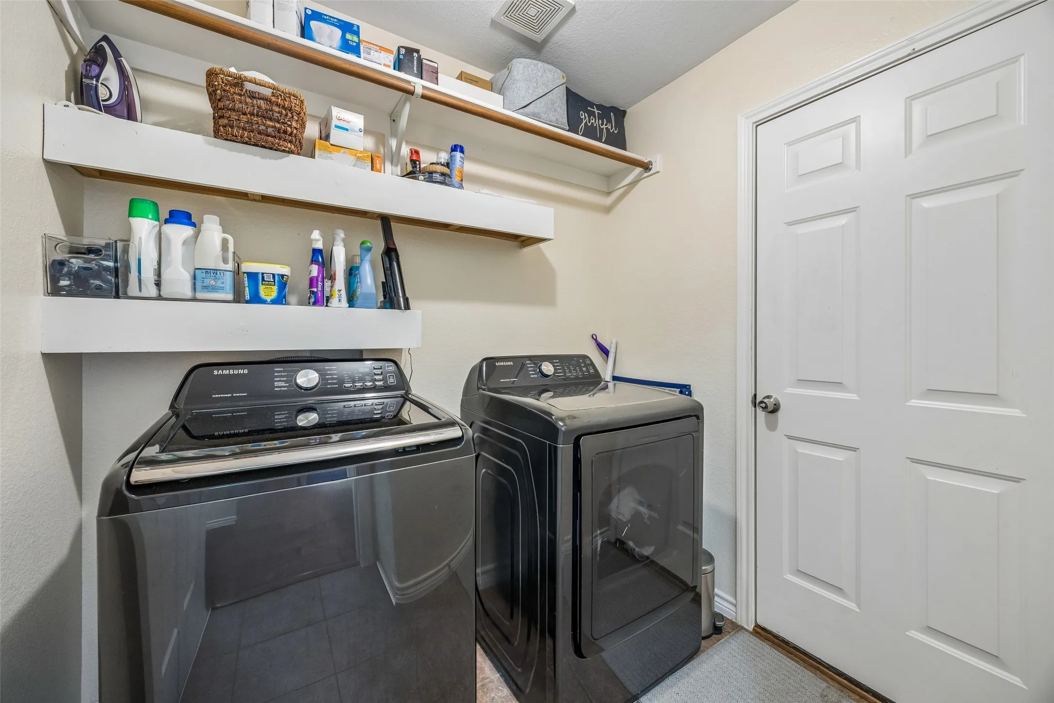 Single Family Residence For Sale in Tarrant County , 6133 Sunrise Lake Drive, Fort Worth, Texas 76179, 4 Bedroom, 4 Bathroom, 2 Garage spaces, 3,584 Sqft, built in 2008, mls#21267759, Real Estate Agent in Fort Worth, Homes For Sale in Tarrant county, Homes For Sale in Fort Worth, Realtor in Fort Worth Texas, Real Estate Brokerage Independent Realty Texas, Luminita Cordes Realtor