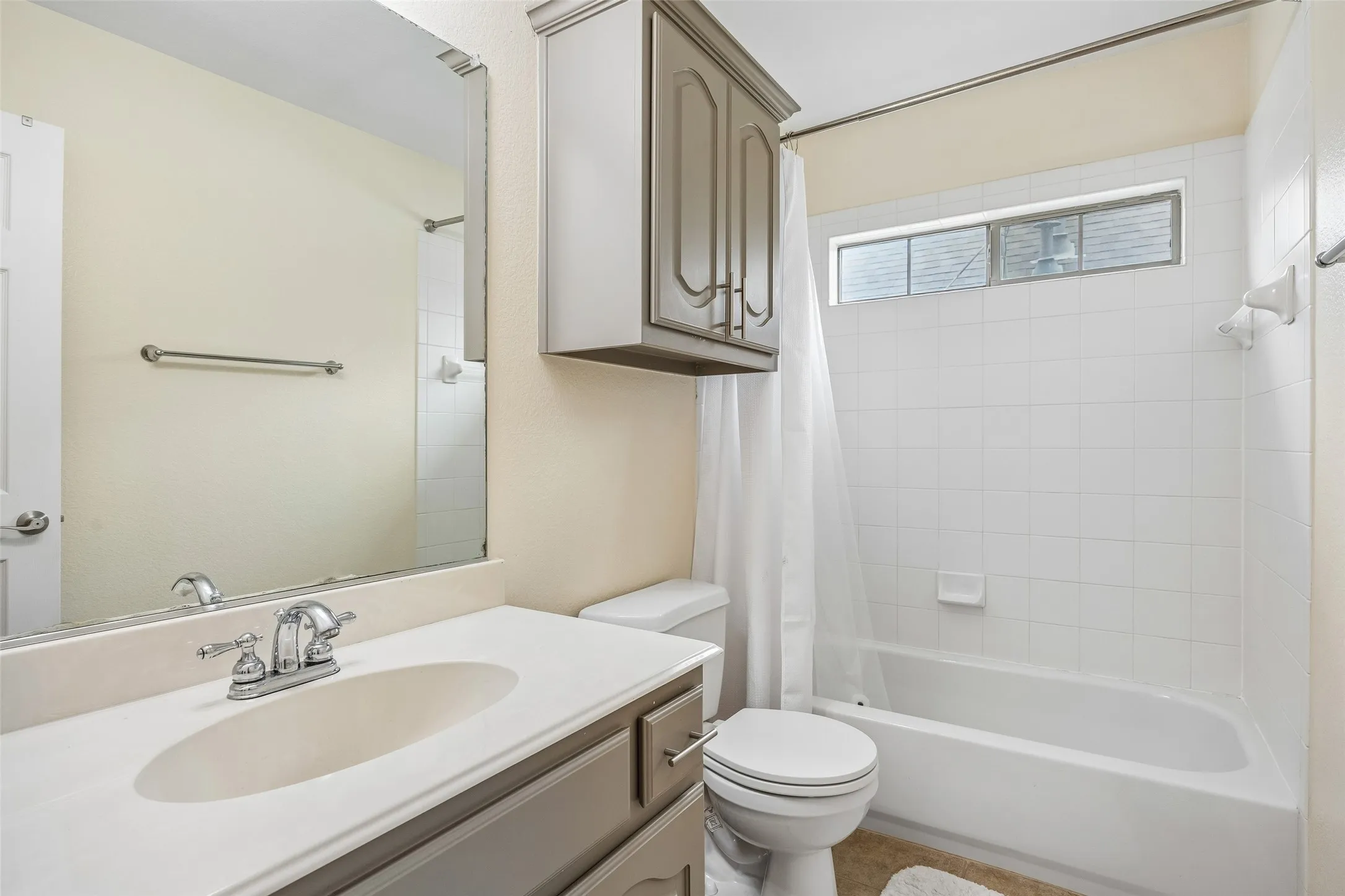 Single Family Residence For Sale in Tarrant County , 6133 Sunrise Lake Drive, Fort Worth, Texas 76179, 4 Bedroom, 4 Bathroom, 2 Garage spaces, 3,584 Sqft, built in 2008, mls#21267759, Real Estate Agent in Fort Worth, Homes For Sale in Tarrant county, Homes For Sale in Fort Worth, Realtor in Fort Worth Texas, Real Estate Brokerage Independent Realty Texas, Luminita Cordes Realtor