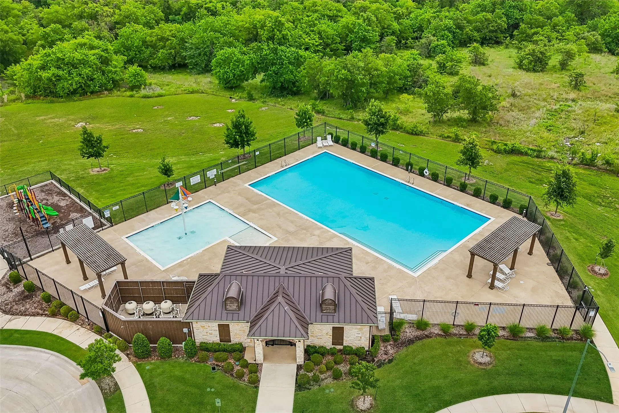 Single Family Residence For Sale in Tarrant County , 6133 Sunrise Lake Drive, Fort Worth, Texas 76179, 4 Bedroom, 4 Bathroom, 2 Garage spaces, 3,584 Sqft, built in 2008, mls#21267759, Real Estate Agent in Fort Worth, Homes For Sale in Tarrant county, Homes For Sale in Fort Worth, Realtor in Fort Worth Texas, Real Estate Brokerage Independent Realty Texas, Luminita Cordes Realtor