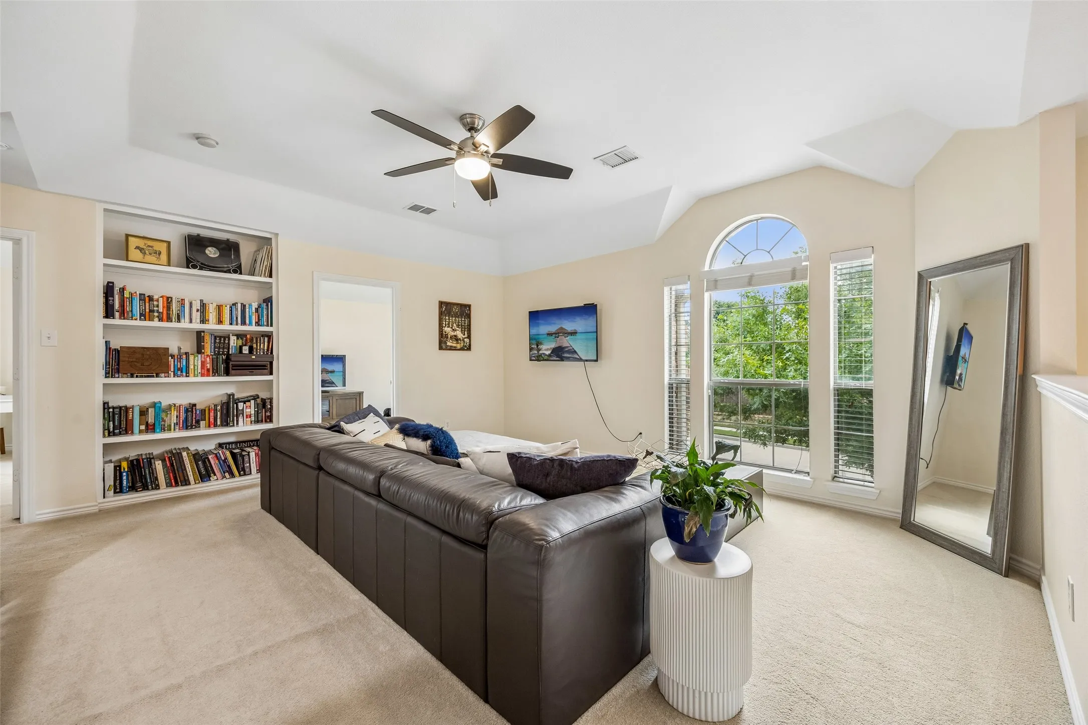 Single Family Residence For Sale in Tarrant County , 6133 Sunrise Lake Drive, Fort Worth, Texas 76179, 4 Bedroom, 4 Bathroom, 2 Garage spaces, 3,584 Sqft, built in 2008, mls#21267759, Real Estate Agent in Fort Worth, Homes For Sale in Tarrant county, Homes For Sale in Fort Worth, Realtor in Fort Worth Texas, Real Estate Brokerage Independent Realty Texas, Luminita Cordes Realtor