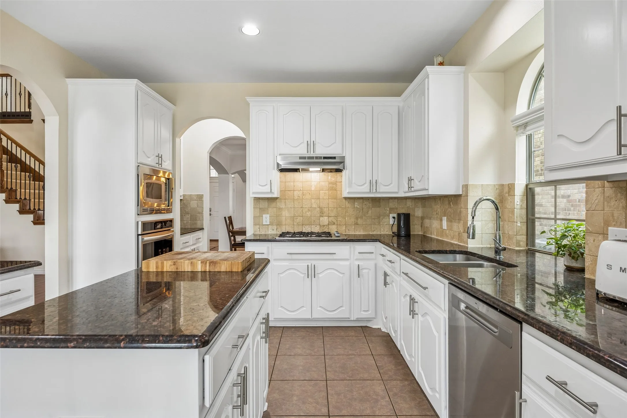Single Family Residence For Sale in Tarrant County , 6133 Sunrise Lake Drive, Fort Worth, Texas 76179, 4 Bedroom, 4 Bathroom, 2 Garage spaces, 3,584 Sqft, built in 2008, mls#21267759, Real Estate Agent in Fort Worth, Homes For Sale in Tarrant county, Homes For Sale in Fort Worth, Realtor in Fort Worth Texas, Real Estate Brokerage Independent Realty Texas, Luminita Cordes Realtor