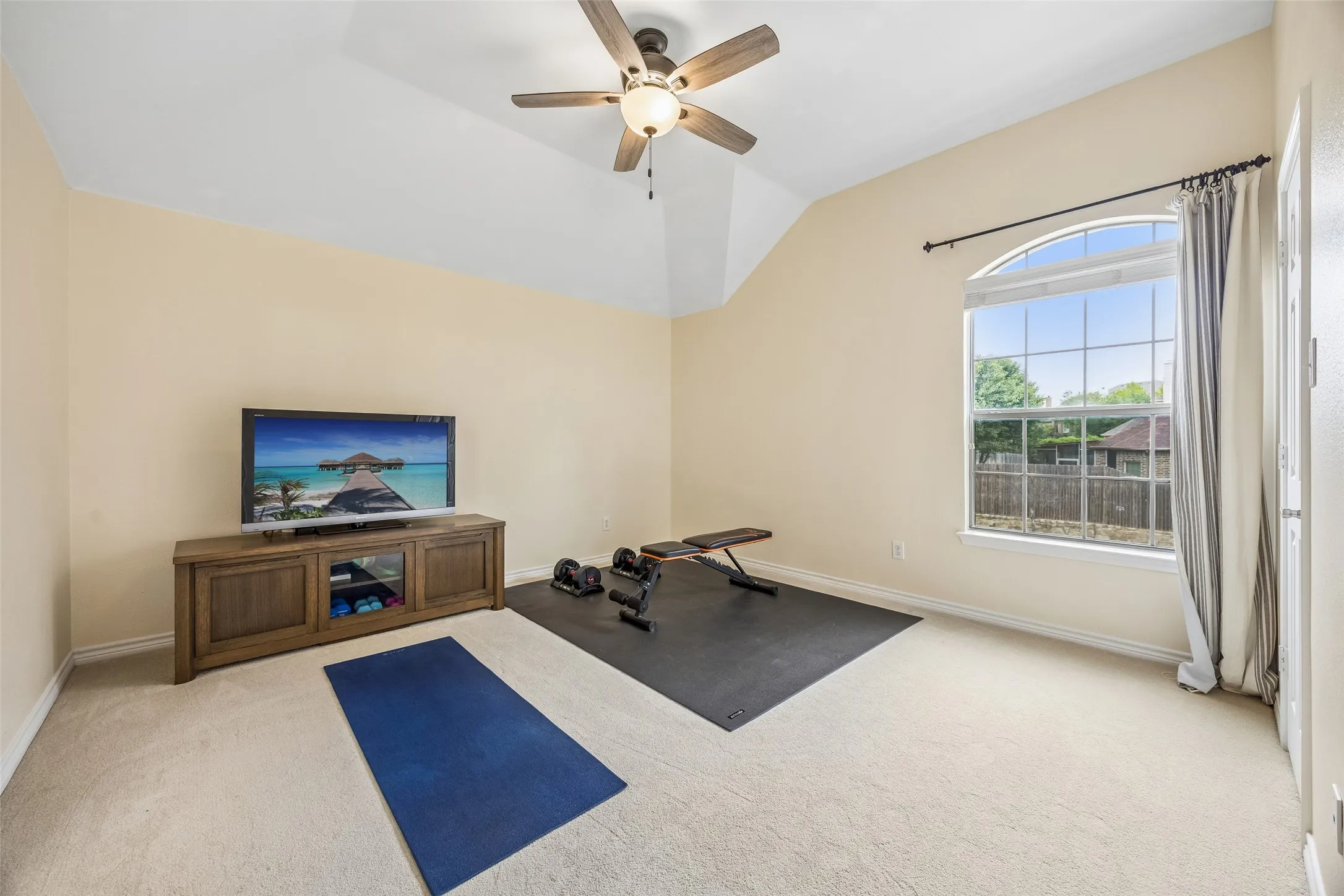 Single Family Residence For Sale in Tarrant County , 6133 Sunrise Lake Drive, Fort Worth, Texas 76179, 4 Bedroom, 4 Bathroom, 2 Garage spaces, 3,584 Sqft, built in 2008, mls#21267759, Real Estate Agent in Fort Worth, Homes For Sale in Tarrant county, Homes For Sale in Fort Worth, Realtor in Fort Worth Texas, Real Estate Brokerage Independent Realty Texas, Luminita Cordes Realtor