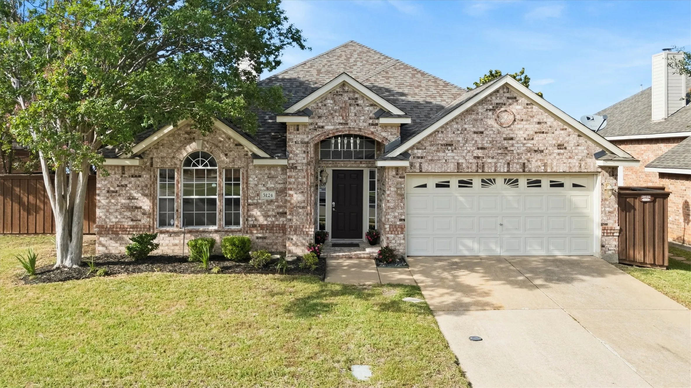 Single Family Residence For Sale in Collin County , 5124 Forest Lawn Drive, Mc Kinney, Texas 75071, 3 Bedroom, 2 Bathroom, 2 Garage spaces, 2,232 Sqft, built in 1998, mls#21267546, Real Estate Agent in Mc Kinney, Homes For Sale in Collin county, Homes For Sale in Mc Kinney, Realtor in Mc Kinney Texas, Real Estate Brokerage Independent Realty Texas, Luminita Cordes Realtor