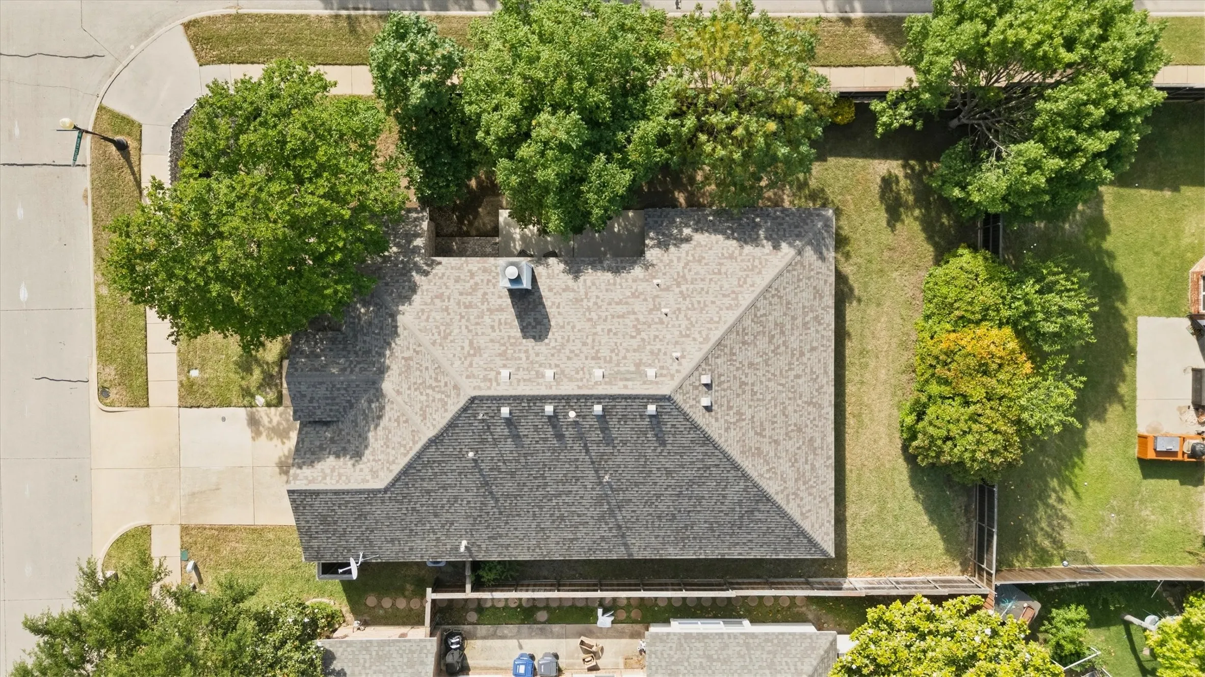 Single Family Residence For Sale in Collin County , 5124 Forest Lawn Drive, Mc Kinney, Texas 75071, 3 Bedroom, 2 Bathroom, 2 Garage spaces, 2,232 Sqft, built in 1998, mls#21267546, Real Estate Agent in Mc Kinney, Homes For Sale in Collin county, Homes For Sale in Mc Kinney, Realtor in Mc Kinney Texas, Real Estate Brokerage Independent Realty Texas, Luminita Cordes Realtor