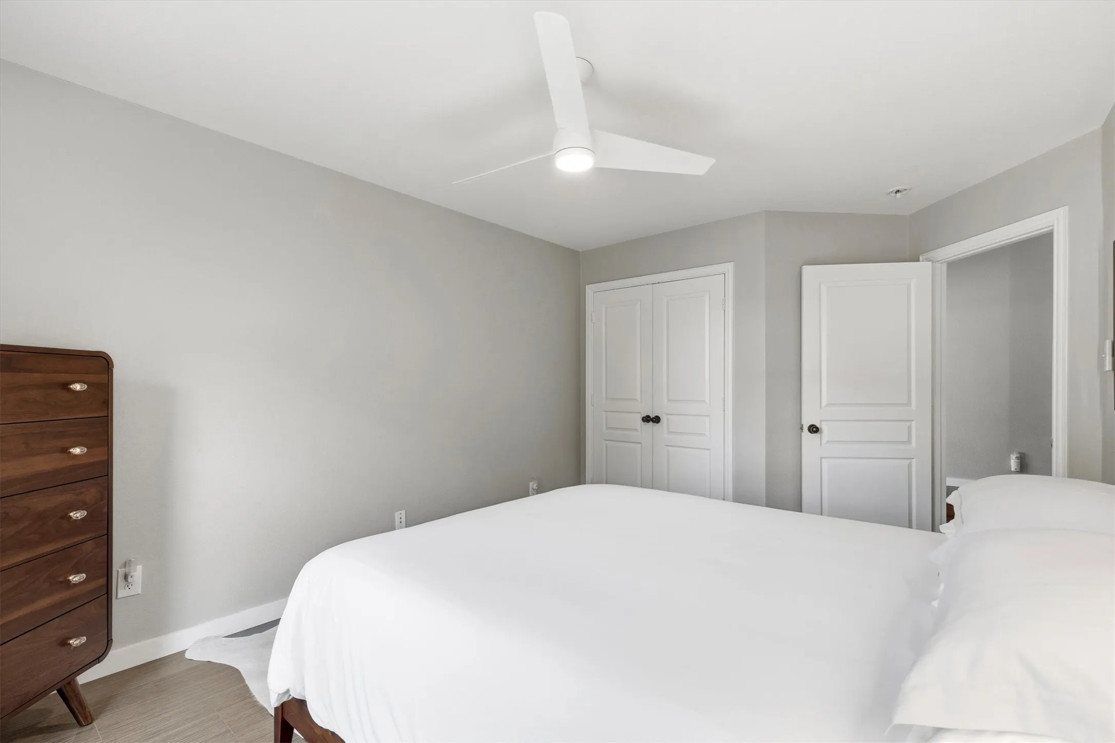 Single Family Residence For Sale in Collin County , 5124 Forest Lawn Drive, Mc Kinney, Texas 75071, 3 Bedroom, 2 Bathroom, 2 Garage spaces, 2,232 Sqft, built in 1998, mls#21267546, Real Estate Agent in Mc Kinney, Homes For Sale in Collin county, Homes For Sale in Mc Kinney, Realtor in Mc Kinney Texas, Real Estate Brokerage Independent Realty Texas, Luminita Cordes Realtor