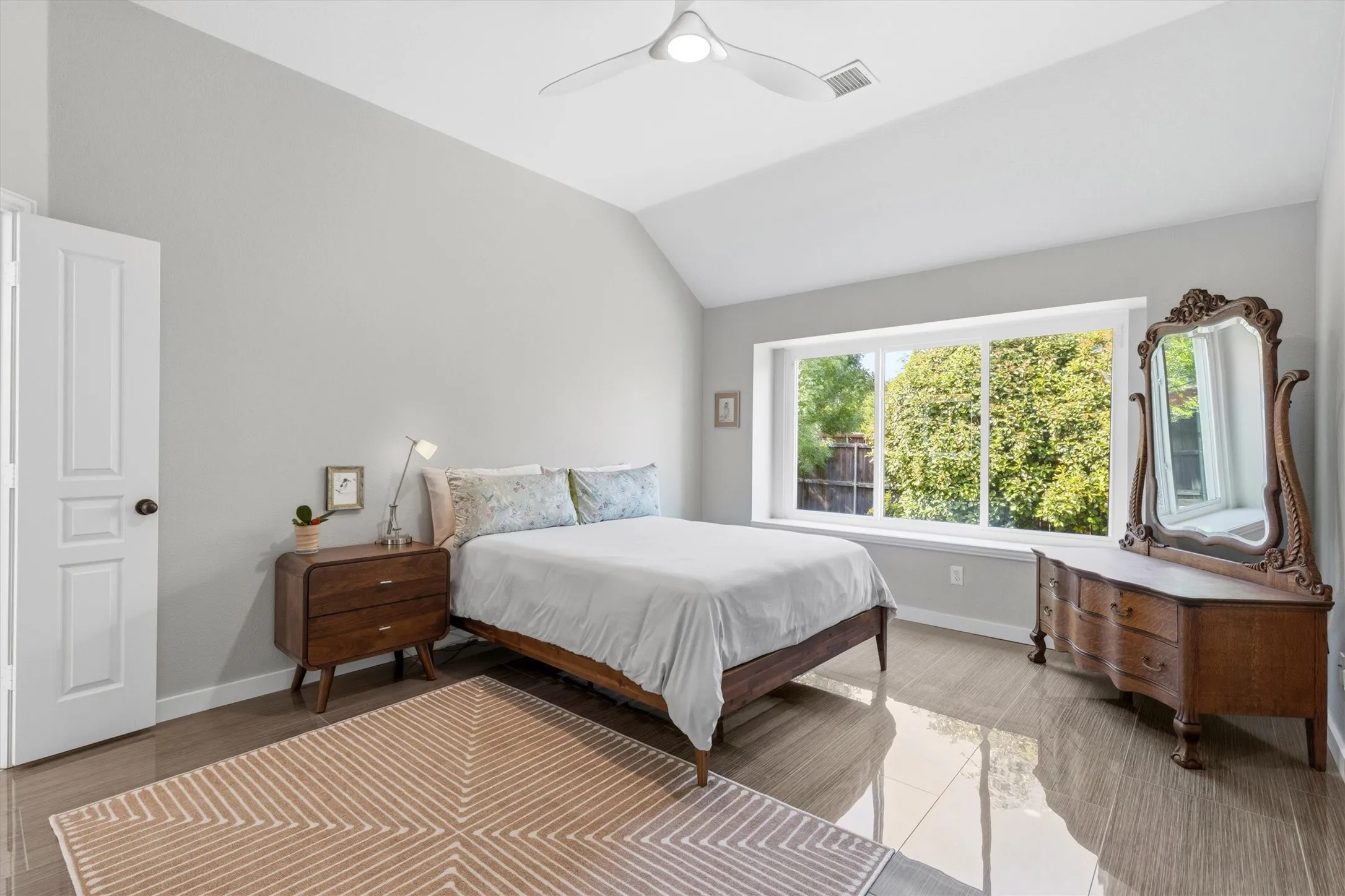 Single Family Residence For Sale in Collin County , 5124 Forest Lawn Drive, Mc Kinney, Texas 75071, 3 Bedroom, 2 Bathroom, 2 Garage spaces, 2,232 Sqft, built in 1998, mls#21267546, Real Estate Agent in Mc Kinney, Homes For Sale in Collin county, Homes For Sale in Mc Kinney, Realtor in Mc Kinney Texas, Real Estate Brokerage Independent Realty Texas, Luminita Cordes Realtor