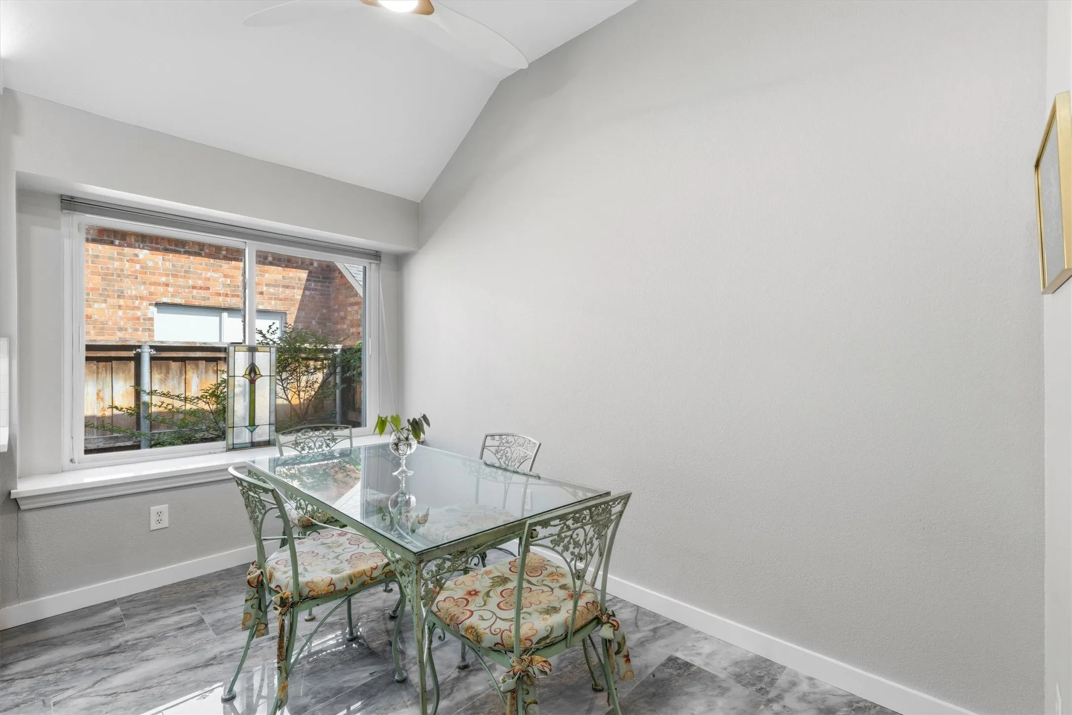 Single Family Residence For Sale in Collin County , 5124 Forest Lawn Drive, Mc Kinney, Texas 75071, 3 Bedroom, 2 Bathroom, 2 Garage spaces, 2,232 Sqft, built in 1998, mls#21267546, Real Estate Agent in Mc Kinney, Homes For Sale in Collin county, Homes For Sale in Mc Kinney, Realtor in Mc Kinney Texas, Real Estate Brokerage Independent Realty Texas, Luminita Cordes Realtor
