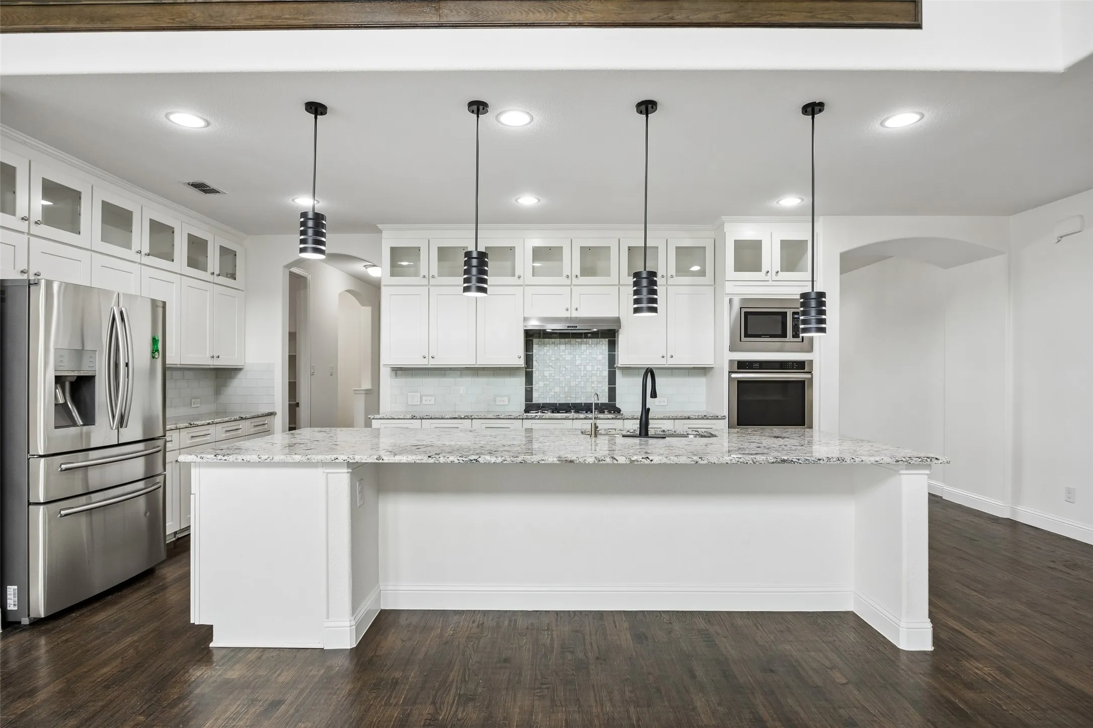 Single Family Residence For Sale in Denton County , 1165 Clearwater Drive, Frisco, Texas 75036, 5 Bedroom, 5 Bathroom, 2 Garage spaces, 5,183 Sqft, built in 2014, mls#21259541, Real Estate Agent in Frisco, Homes For Sale in Denton county, Homes For Sale in Frisco, Realtor in Frisco Texas, Real Estate Brokerage Independent Realty Texas, Luminita Cordes Realtor