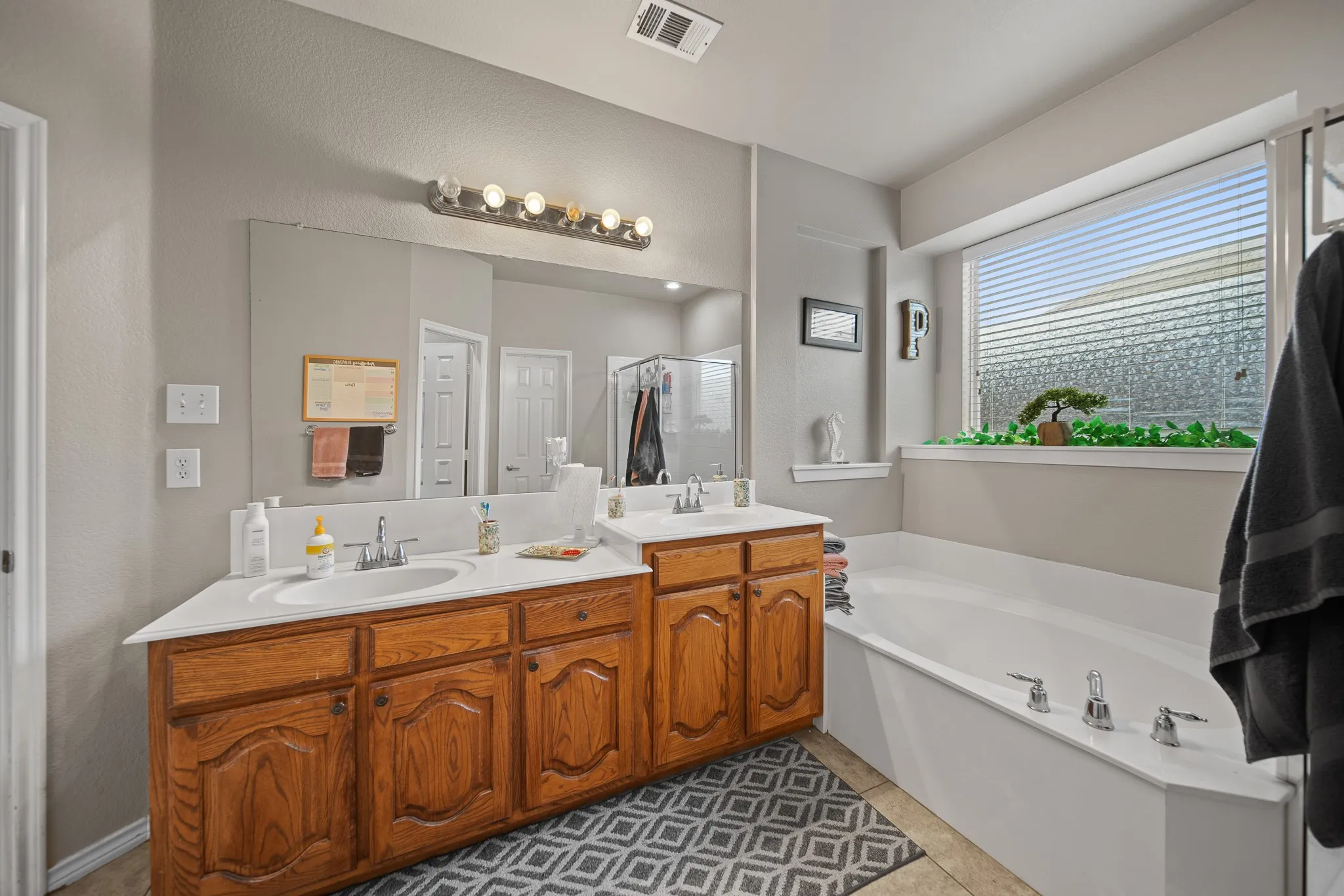 Single Family Residence For Sale in Dallas County , 7114 Bickers Drive, Rowlett, Texas 75089, 4 Bedroom, 3 Bathroom, 2 Garage spaces, 3,038 Sqft, built in 2005, mls#21268726, Real Estate Agent in Rowlett, Homes For Sale in Dallas county, Homes For Sale in Rowlett, Realtor in Rowlett Texas, Real Estate Brokerage Independent Realty Texas, Luminita Cordes Realtor