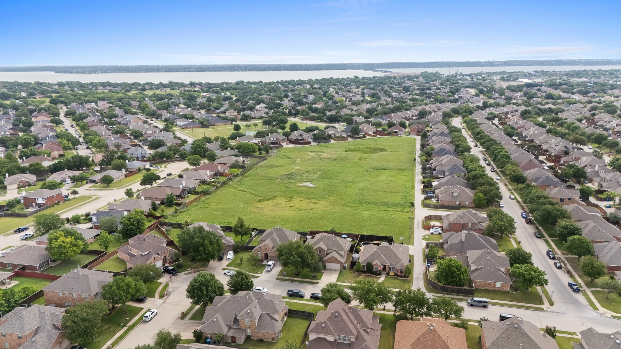 Single Family Residence For Sale in Dallas County , 7114 Bickers Drive, Rowlett, Texas 75089, 4 Bedroom, 3 Bathroom, 2 Garage spaces, 3,038 Sqft, built in 2005, mls#21268726, Real Estate Agent in Rowlett, Homes For Sale in Dallas county, Homes For Sale in Rowlett, Realtor in Rowlett Texas, Real Estate Brokerage Independent Realty Texas, Luminita Cordes Realtor