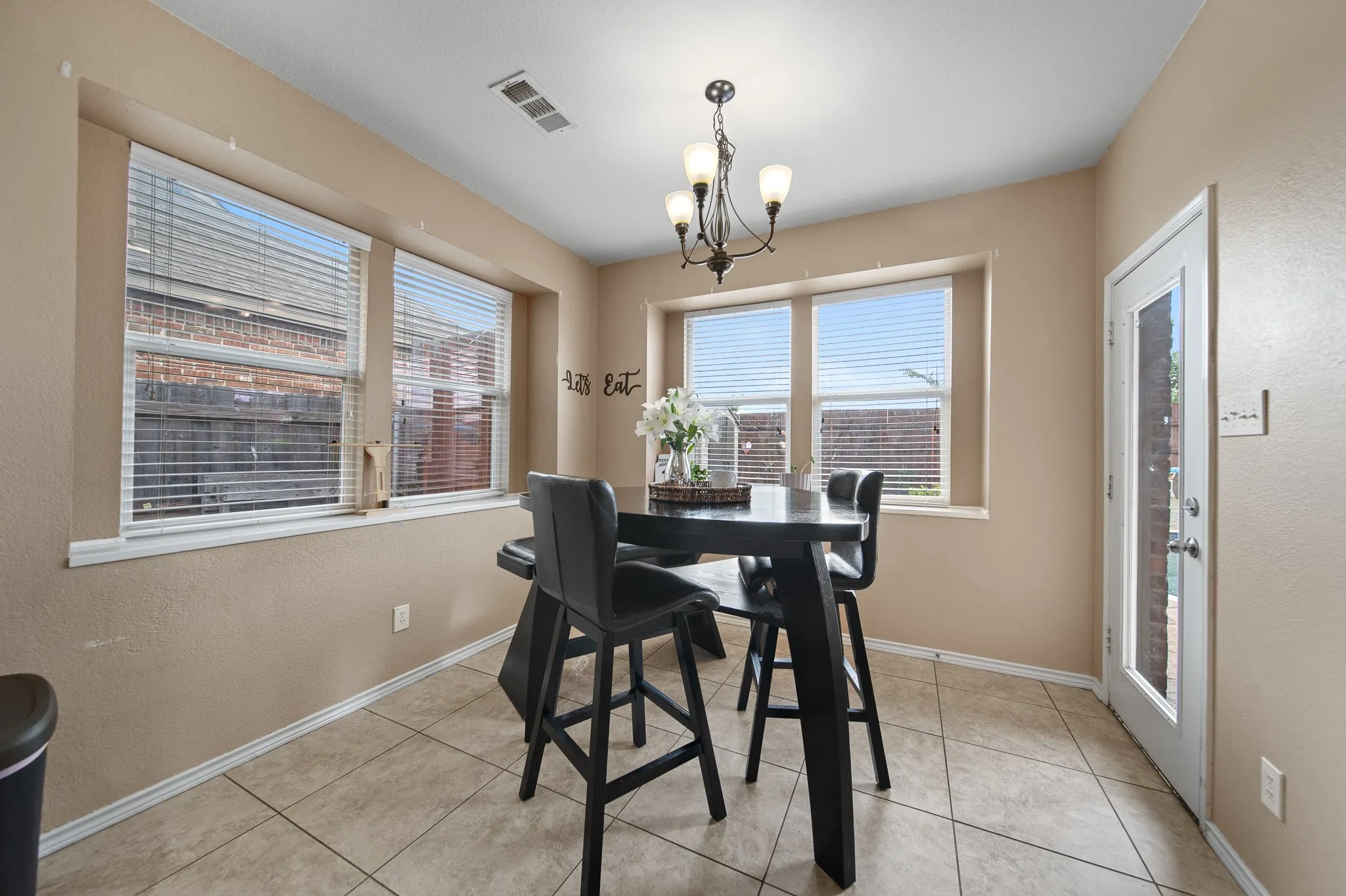 Single Family Residence For Sale in Dallas County , 7114 Bickers Drive, Rowlett, Texas 75089, 4 Bedroom, 3 Bathroom, 2 Garage spaces, 3,038 Sqft, built in 2005, mls#21268726, Real Estate Agent in Rowlett, Homes For Sale in Dallas county, Homes For Sale in Rowlett, Realtor in Rowlett Texas, Real Estate Brokerage Independent Realty Texas, Luminita Cordes Realtor
