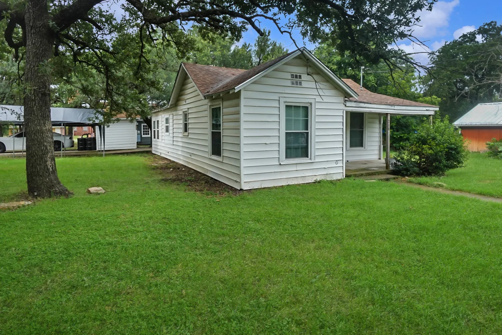 Single Family Residence For Sale in Palo Pinto County , 216 19th Street, Mineral Wells, Texas 76067, 2 Bedrooms, 1 Bathroom, Garage spaces, 1,226 Sqft, built in 1935, Price $155,000, mls#21269043, Real Estate Agent in Mineral Wells, Homes For Sale in Palo Pinto county, Homes For Sale in Mineral Wells, Realtor in Mineral Wells Texas, Real Estate Brokerage Independent Realty Texas, Luminita Cordes Realtor
