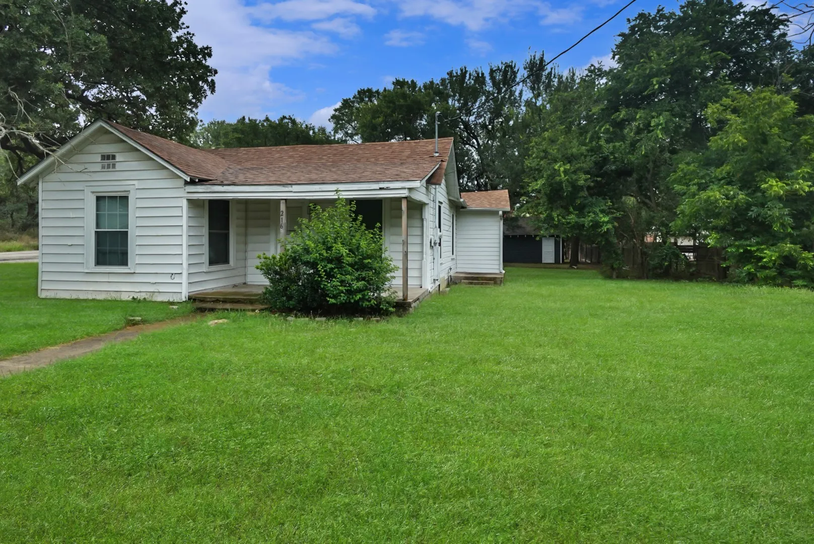 Single Family Residence For Sale in Palo Pinto County , 216 19th Street, Mineral Wells, Texas 76067, 2 Bedrooms, 1 Bathroom, Garage spaces, 1,226 Sqft, built in 1935, Price $155,000, mls#21269043, Real Estate Agent in Mineral Wells, Homes For Sale in Palo Pinto county, Homes For Sale in Mineral Wells, Realtor in Mineral Wells Texas, Real Estate Brokerage Independent Realty Texas, Luminita Cordes Realtor