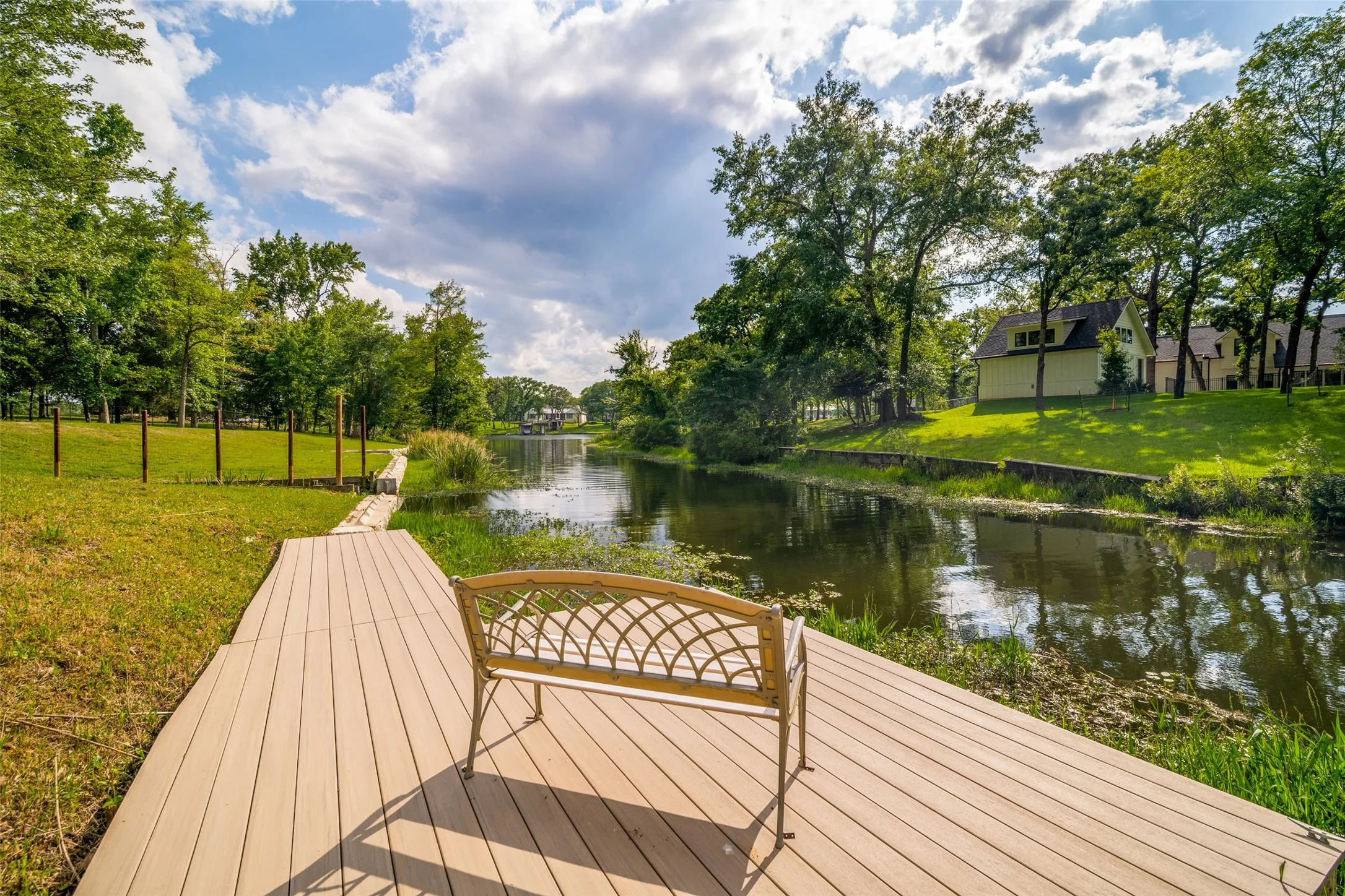 Single Family Residence For Sale in Henderson County , 2578 Tanglewood Drive, Athens, Texas 75752, 3 Bedroom, 2 Bathroom, 2 Garage spaces, 1,600 Sqft, built in 1992, mls#21268469, Real Estate Agent in Athens, Homes For Sale in Henderson county, Homes For Sale in Athens, Realtor in Athens Texas, Real Estate Brokerage Independent Realty Texas, Luminita Cordes Realtor