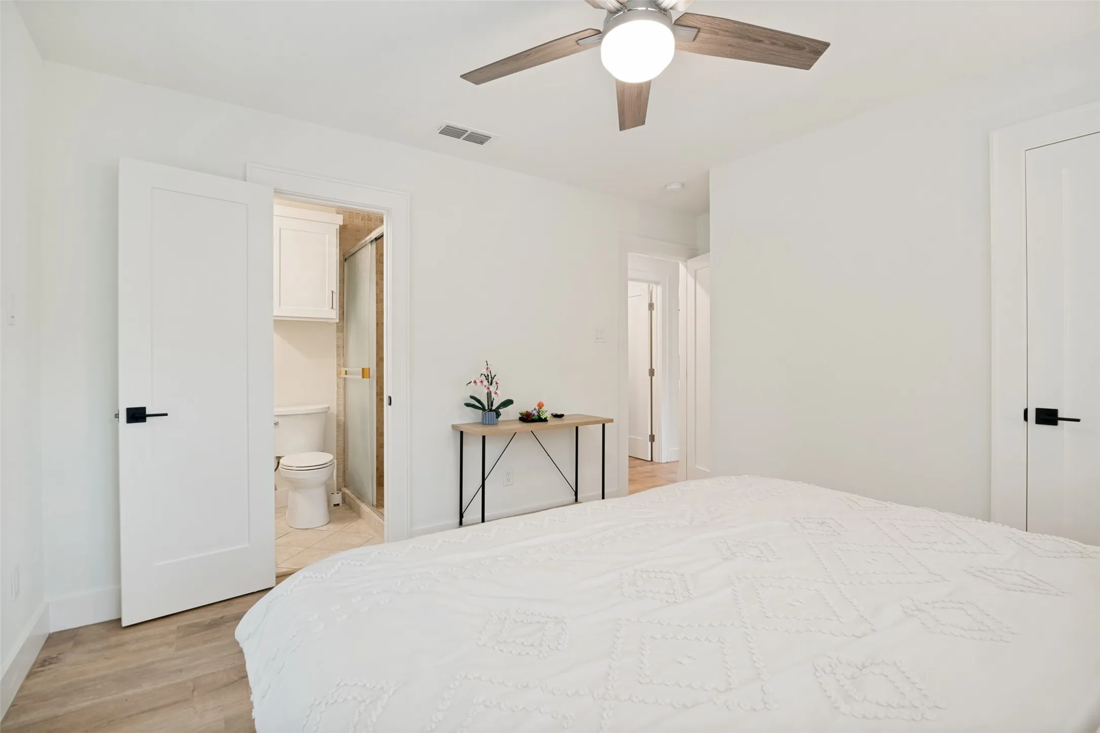 En-suite bedroom
