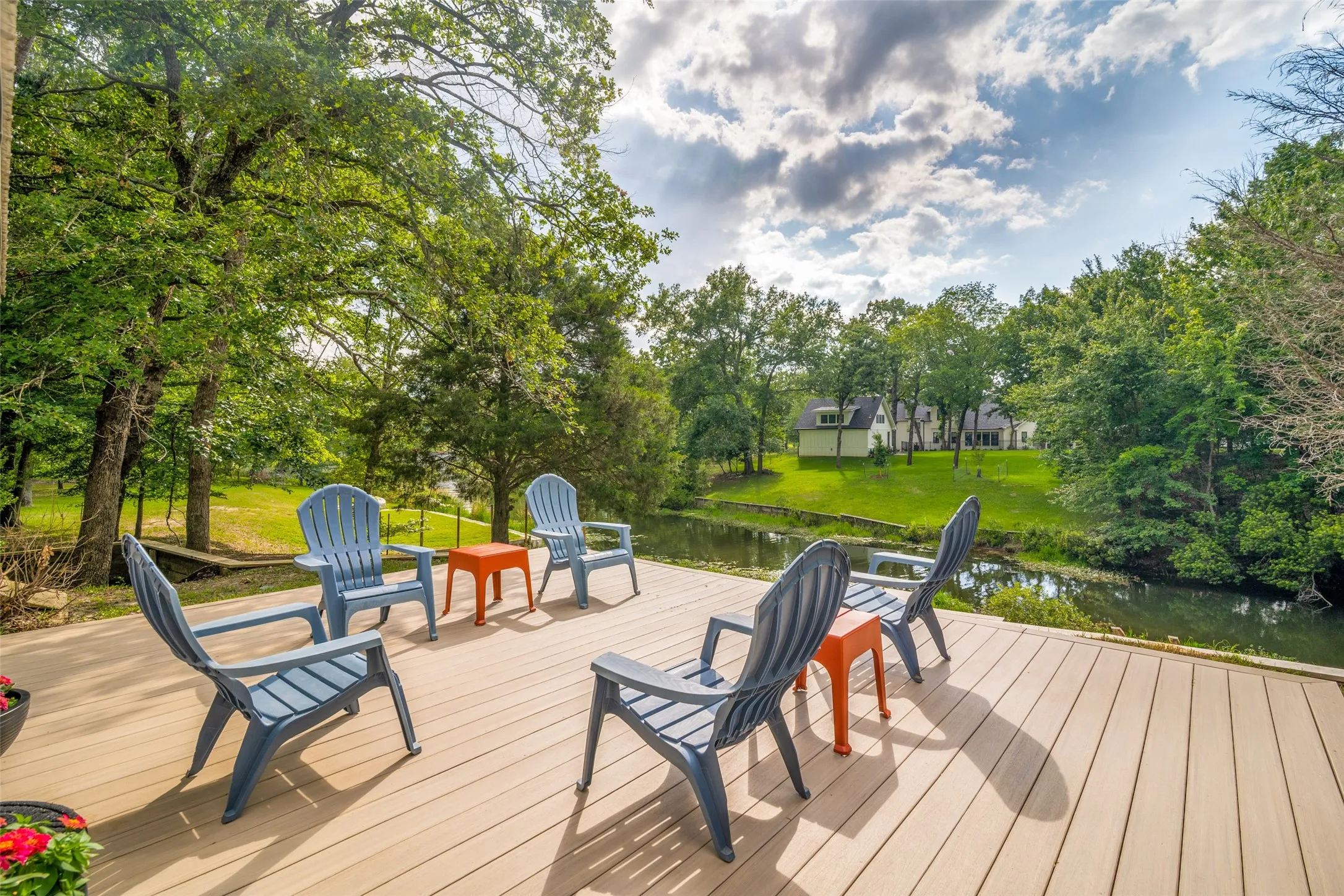 Single Family Residence For Sale in Henderson County , 2578 Tanglewood Drive, Athens, Texas 75752, 3 Bedroom, 2 Bathroom, 2 Garage spaces, 1,600 Sqft, built in 1992, mls#21268469, Real Estate Agent in Athens, Homes For Sale in Henderson county, Homes For Sale in Athens, Realtor in Athens Texas, Real Estate Brokerage Independent Realty Texas, Luminita Cordes Realtor