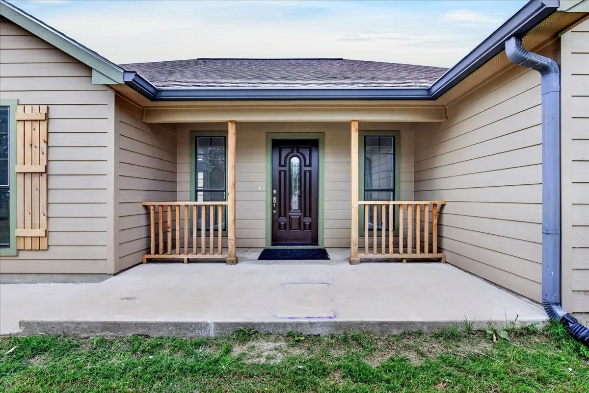 Single Family Residence For Sale in Kaufman County , 16001 County Road 4052, Kemp, Texas 75143, 3 Bedroom, 2 Bathroom, 2 Garage spaces, 1,628 Sqft, built in 2016, mls#21269048, Real Estate Agent in Kemp, Homes For Sale in Kaufman county, Homes For Sale in Kemp, Realtor in Kemp Texas, Real Estate Brokerage Independent Realty Texas, Luminita Cordes Realtor