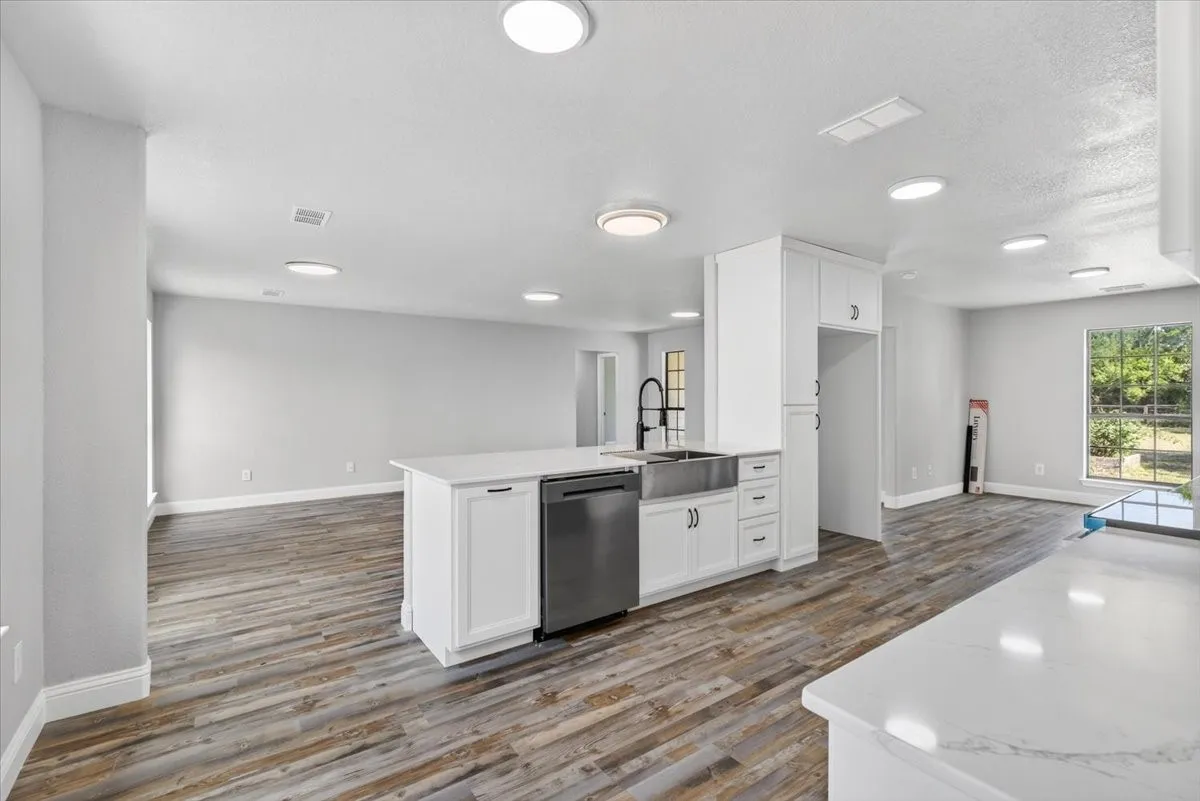 Single Family Residence For Sale in Kaufman County , 16001 County Road 4052, Kemp, Texas 75143, 3 Bedroom, 2 Bathroom, 2 Garage spaces, 1,628 Sqft, built in 2016, mls#21269048, Real Estate Agent in Kemp, Homes For Sale in Kaufman county, Homes For Sale in Kemp, Realtor in Kemp Texas, Real Estate Brokerage Independent Realty Texas, Luminita Cordes Realtor