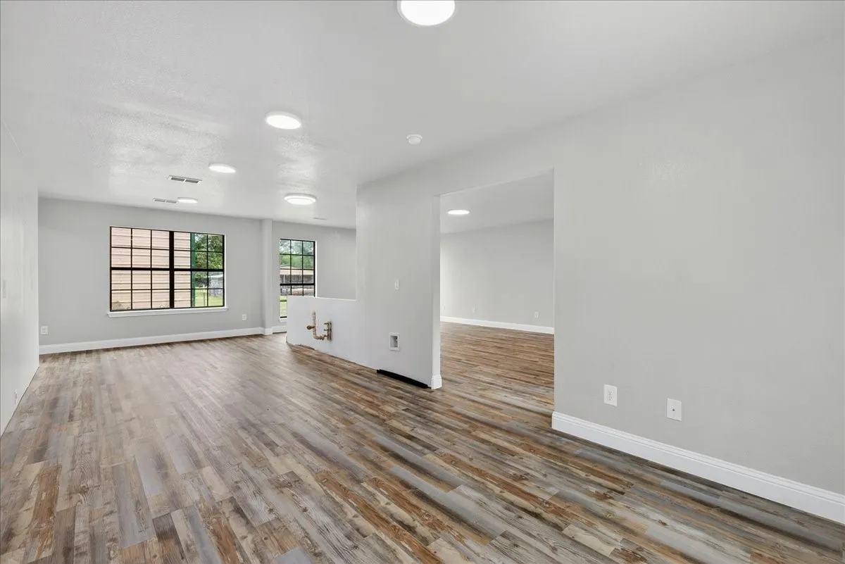 Single Family Residence For Sale in Kaufman County , 16001 County Road 4052, Kemp, Texas 75143, 3 Bedroom, 2 Bathroom, 2 Garage spaces, 1,628 Sqft, built in 2016, mls#21269048, Real Estate Agent in Kemp, Homes For Sale in Kaufman county, Homes For Sale in Kemp, Realtor in Kemp Texas, Real Estate Brokerage Independent Realty Texas, Luminita Cordes Realtor