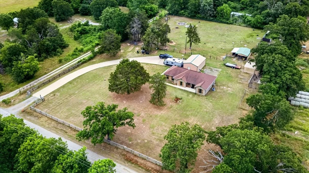 Single Family Residence For Sale in Kaufman County , 16001 County Road 4052, Kemp, Texas 75143, 3 Bedroom, 2 Bathroom, 2 Garage spaces, 1,628 Sqft, built in 2016, mls#21269048, Real Estate Agent in Kemp, Homes For Sale in Kaufman county, Homes For Sale in Kemp, Realtor in Kemp Texas, Real Estate Brokerage Independent Realty Texas, Luminita Cordes Realtor