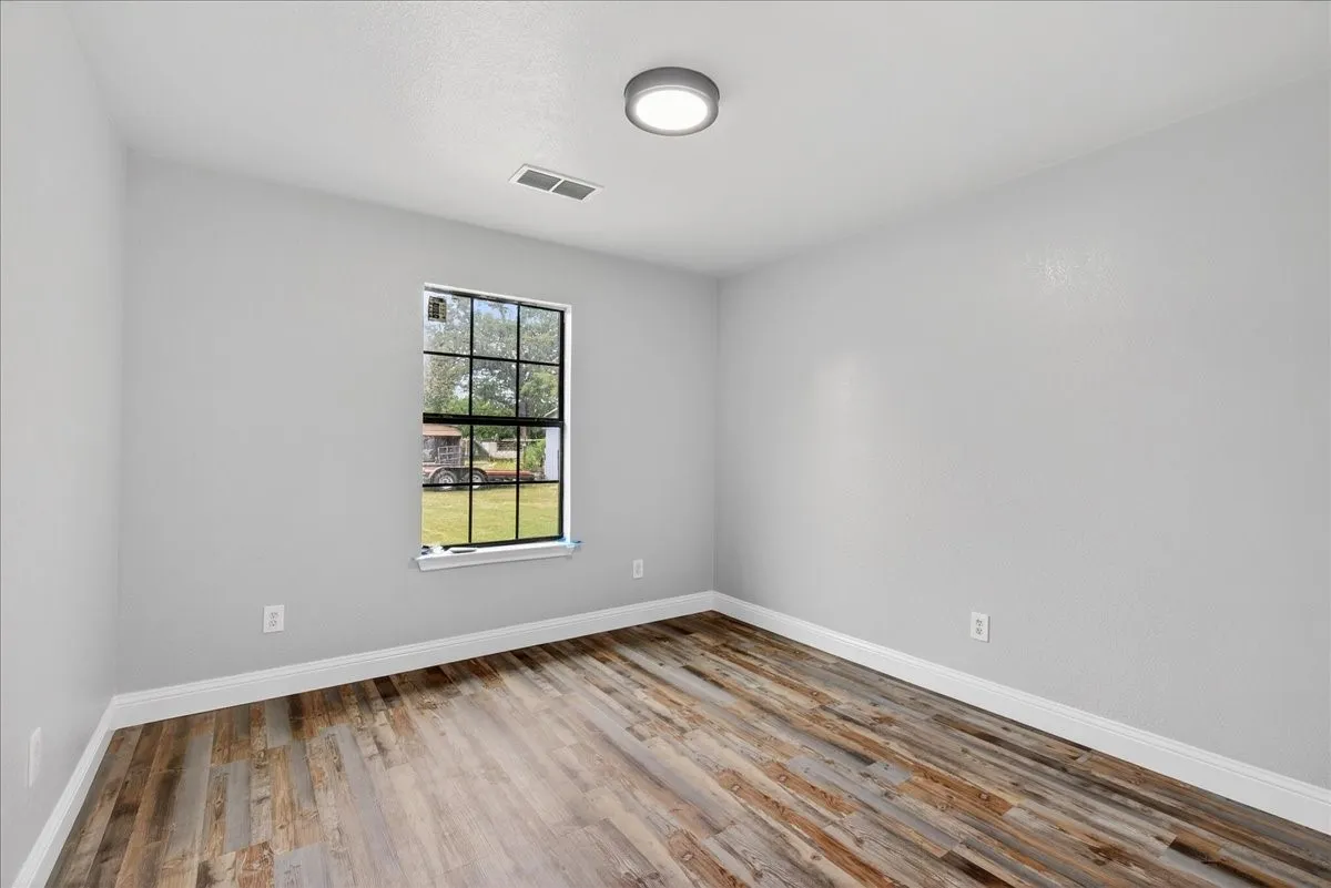 Single Family Residence For Sale in Kaufman County , 16001 County Road 4052, Kemp, Texas 75143, 3 Bedroom, 2 Bathroom, 2 Garage spaces, 1,628 Sqft, built in 2016, mls#21269048, Real Estate Agent in Kemp, Homes For Sale in Kaufman county, Homes For Sale in Kemp, Realtor in Kemp Texas, Real Estate Brokerage Independent Realty Texas, Luminita Cordes Realtor