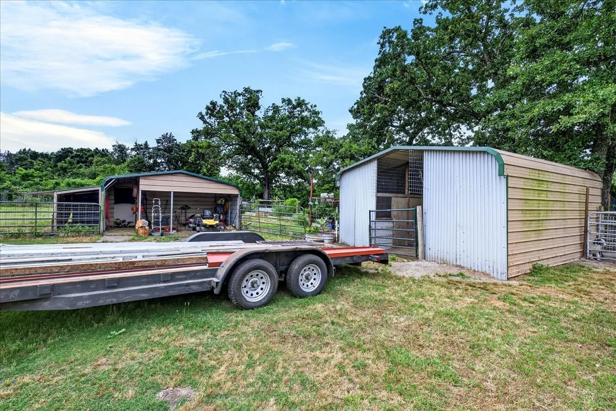 Single Family Residence For Sale in Kaufman County , 16001 County Road 4052, Kemp, Texas 75143, 3 Bedroom, 2 Bathroom, 2 Garage spaces, 1,628 Sqft, built in 2016, mls#21269048, Real Estate Agent in Kemp, Homes For Sale in Kaufman county, Homes For Sale in Kemp, Realtor in Kemp Texas, Real Estate Brokerage Independent Realty Texas, Luminita Cordes Realtor