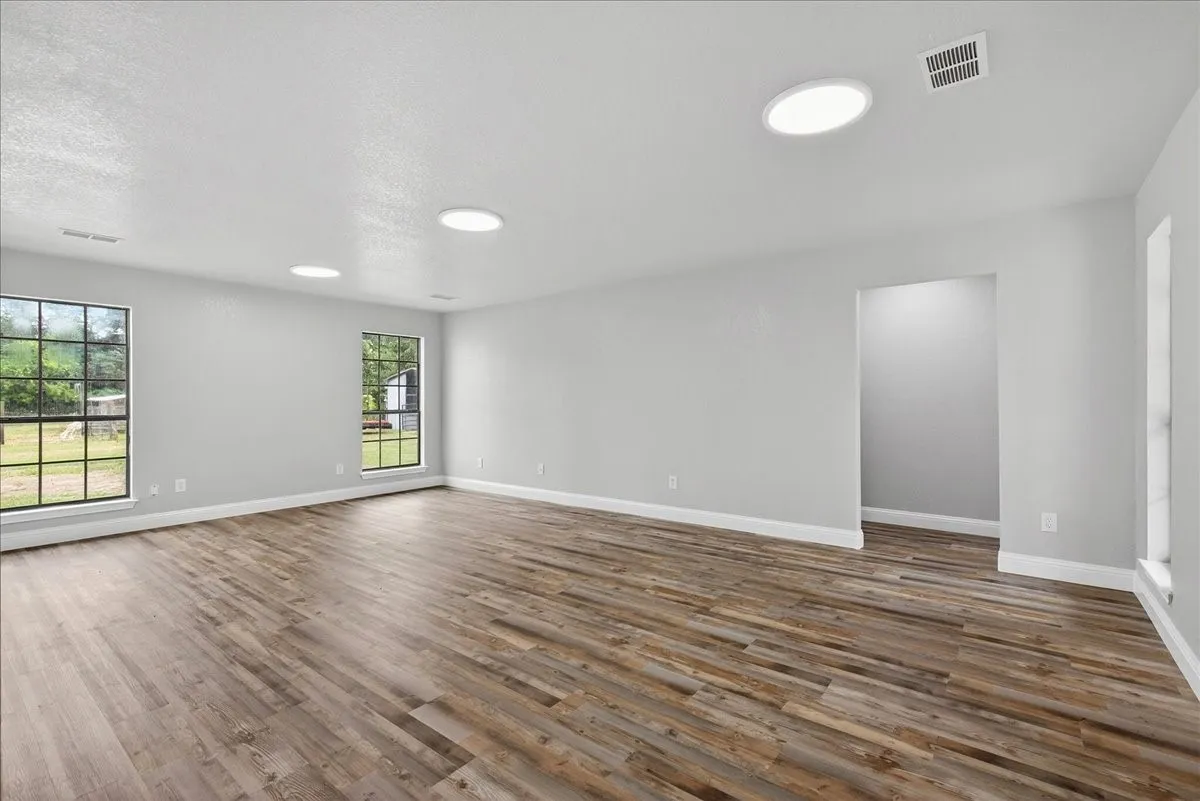 Single Family Residence For Sale in Kaufman County , 16001 County Road 4052, Kemp, Texas 75143, 3 Bedroom, 2 Bathroom, 2 Garage spaces, 1,628 Sqft, built in 2016, mls#21269048, Real Estate Agent in Kemp, Homes For Sale in Kaufman county, Homes For Sale in Kemp, Realtor in Kemp Texas, Real Estate Brokerage Independent Realty Texas, Luminita Cordes Realtor