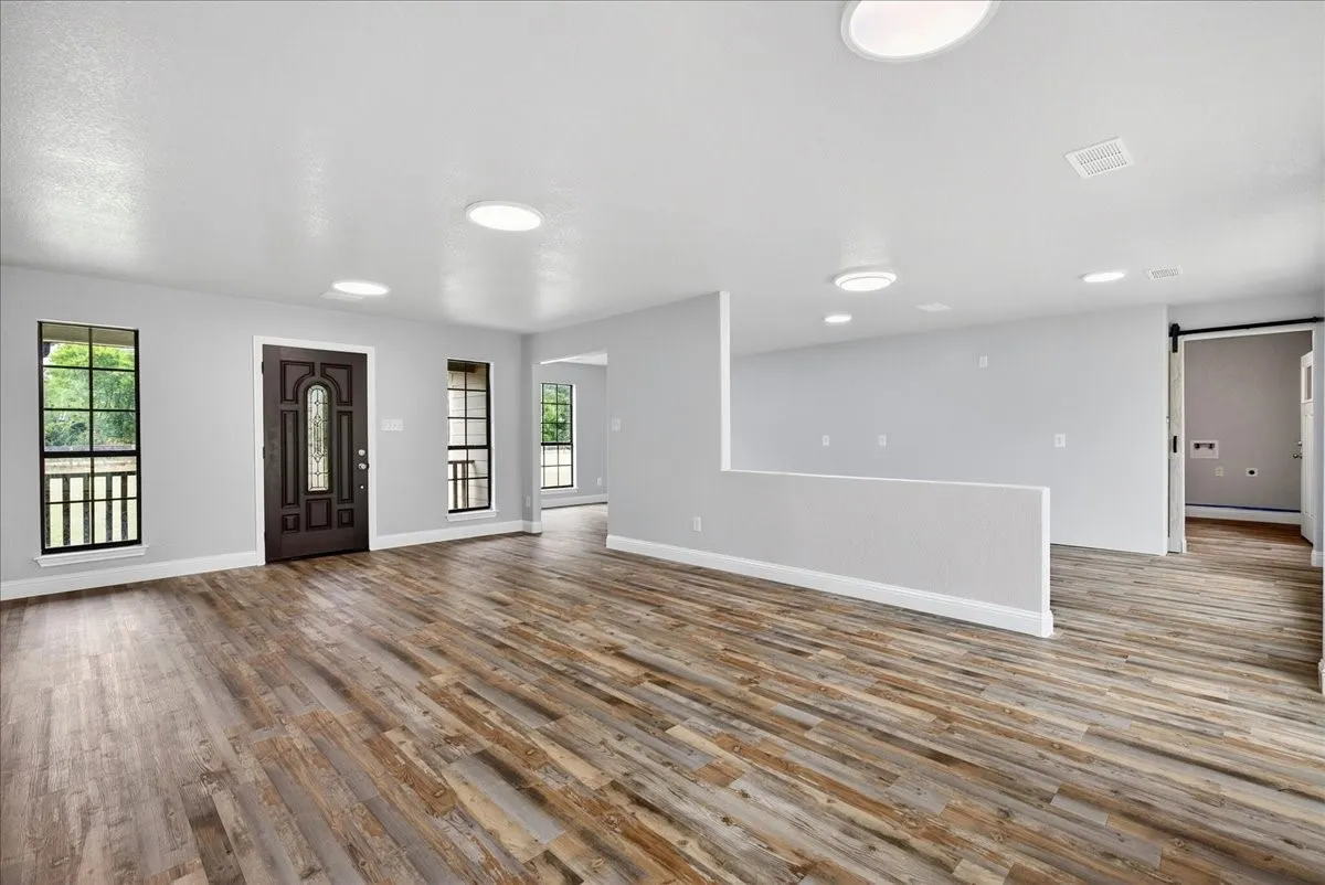 Single Family Residence For Sale in Kaufman County , 16001 County Road 4052, Kemp, Texas 75143, 3 Bedroom, 2 Bathroom, 2 Garage spaces, 1,628 Sqft, built in 2016, mls#21269048, Real Estate Agent in Kemp, Homes For Sale in Kaufman county, Homes For Sale in Kemp, Realtor in Kemp Texas, Real Estate Brokerage Independent Realty Texas, Luminita Cordes Realtor