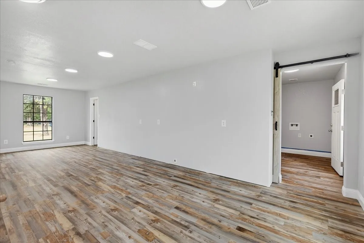 Single Family Residence For Sale in Kaufman County , 16001 County Road 4052, Kemp, Texas 75143, 3 Bedroom, 2 Bathroom, 2 Garage spaces, 1,628 Sqft, built in 2016, mls#21269048, Real Estate Agent in Kemp, Homes For Sale in Kaufman county, Homes For Sale in Kemp, Realtor in Kemp Texas, Real Estate Brokerage Independent Realty Texas, Luminita Cordes Realtor