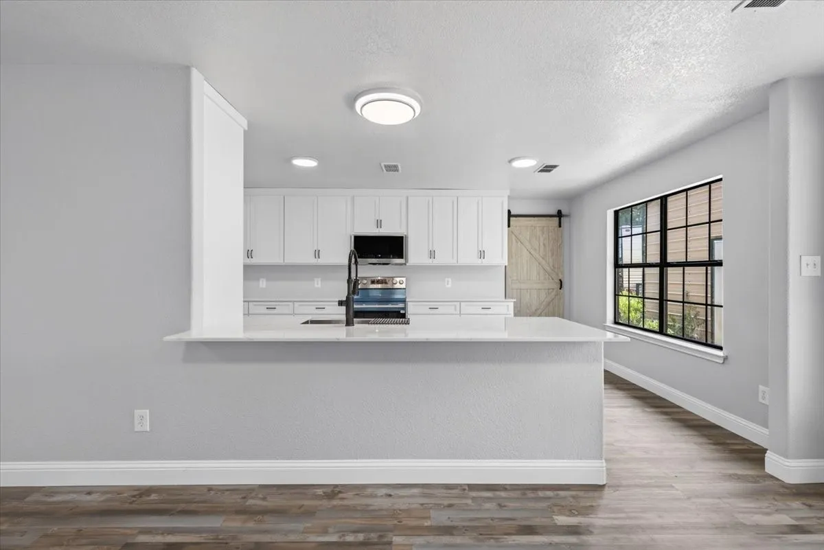 Single Family Residence For Sale in Kaufman County , 16001 County Road 4052, Kemp, Texas 75143, 3 Bedroom, 2 Bathroom, 2 Garage spaces, 1,628 Sqft, built in 2016, mls#21269048, Real Estate Agent in Kemp, Homes For Sale in Kaufman county, Homes For Sale in Kemp, Realtor in Kemp Texas, Real Estate Brokerage Independent Realty Texas, Luminita Cordes Realtor