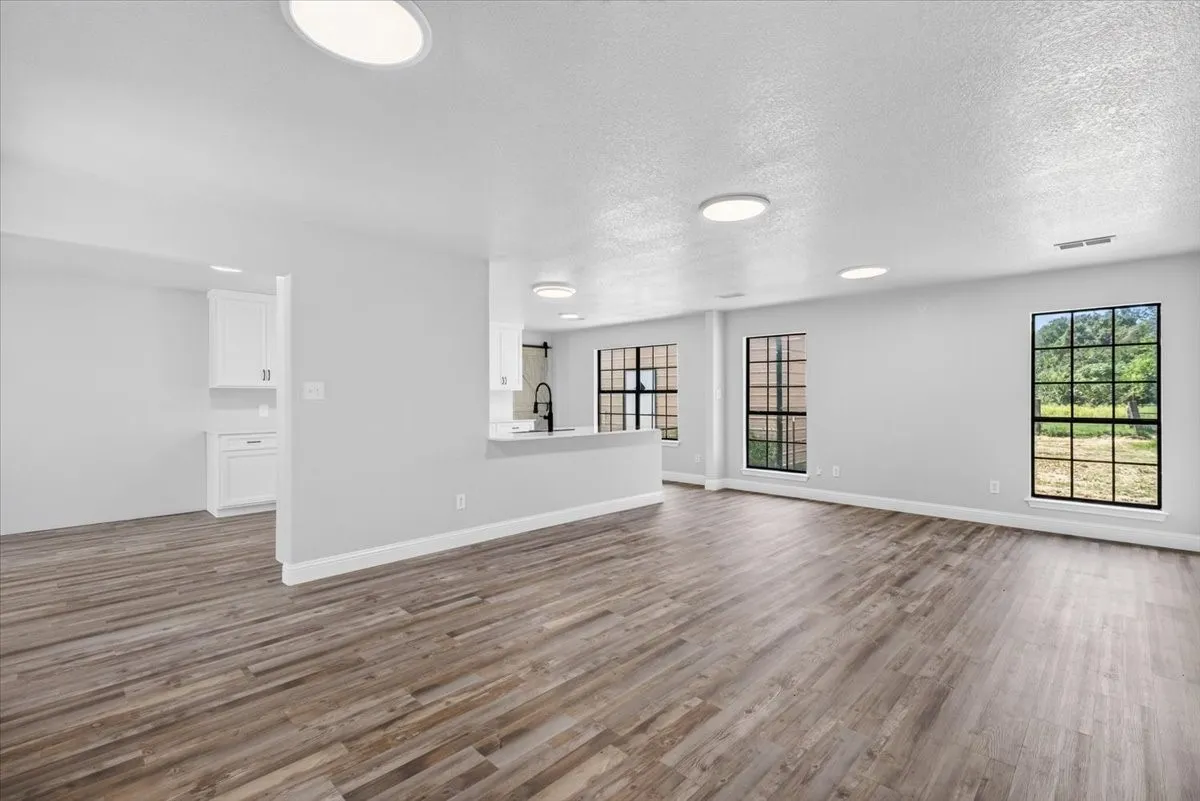 Single Family Residence For Sale in Kaufman County , 16001 County Road 4052, Kemp, Texas 75143, 3 Bedroom, 2 Bathroom, 2 Garage spaces, 1,628 Sqft, built in 2016, mls#21269048, Real Estate Agent in Kemp, Homes For Sale in Kaufman county, Homes For Sale in Kemp, Realtor in Kemp Texas, Real Estate Brokerage Independent Realty Texas, Luminita Cordes Realtor