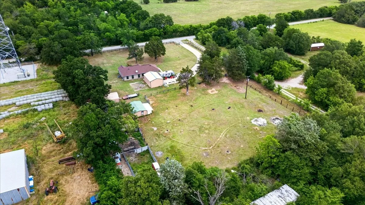 Single Family Residence For Sale in Kaufman County , 16001 County Road 4052, Kemp, Texas 75143, 3 Bedroom, 2 Bathroom, 2 Garage spaces, 1,628 Sqft, built in 2016, mls#21269048, Real Estate Agent in Kemp, Homes For Sale in Kaufman county, Homes For Sale in Kemp, Realtor in Kemp Texas, Real Estate Brokerage Independent Realty Texas, Luminita Cordes Realtor