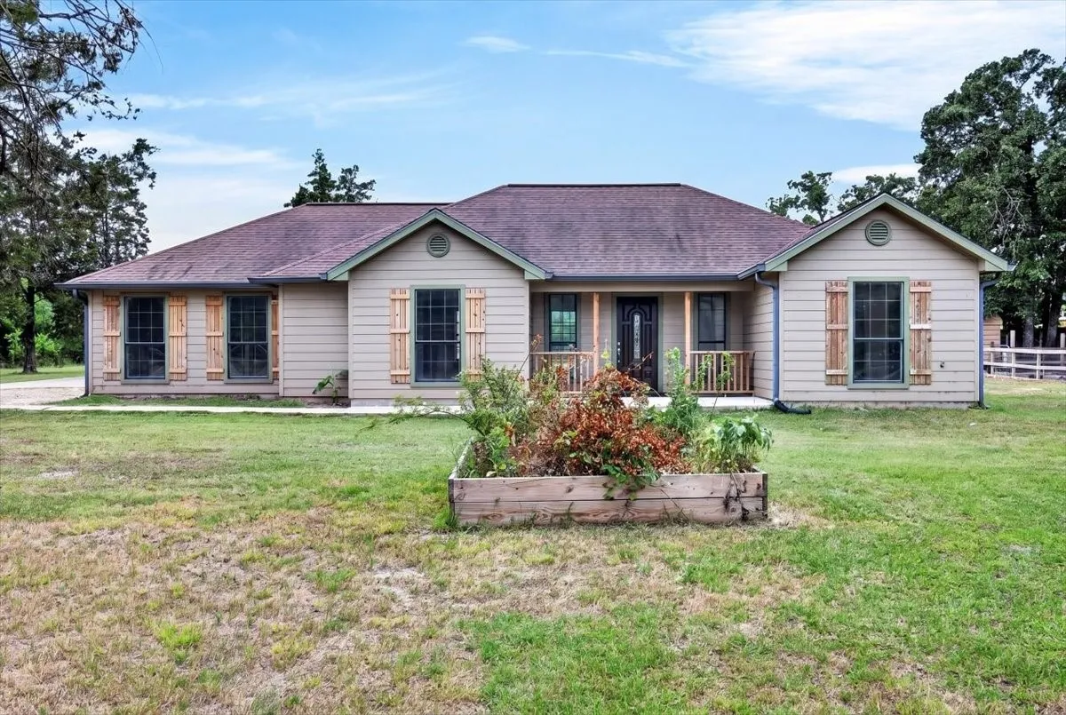 Single Family Residence For Sale in Kaufman County , 16001 County Road 4052, Kemp, Texas 75143, 3 Bedroom, 2 Bathroom, 2 Garage spaces, 1,628 Sqft, built in 2016, mls#21269048, Real Estate Agent in Kemp, Homes For Sale in Kaufman county, Homes For Sale in Kemp, Realtor in Kemp Texas, Real Estate Brokerage Independent Realty Texas, Luminita Cordes Realtor