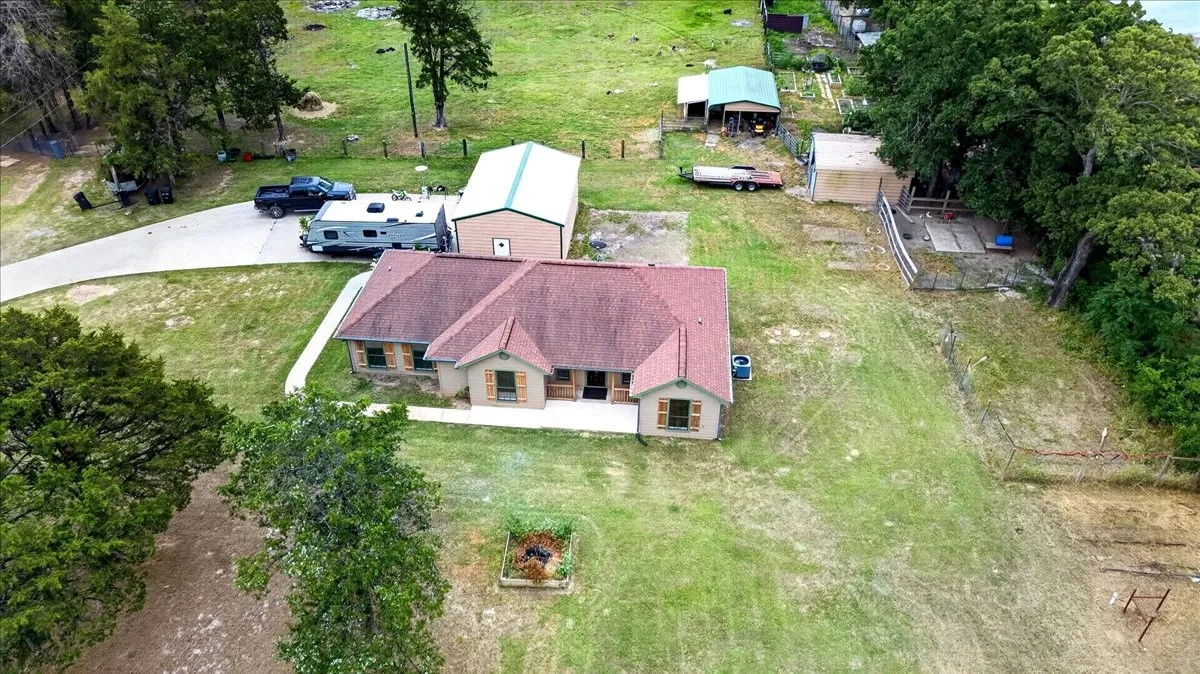 Single Family Residence For Sale in Kaufman County , 16001 County Road 4052, Kemp, Texas 75143, 3 Bedroom, 2 Bathroom, 2 Garage spaces, 1,628 Sqft, built in 2016, mls#21269048, Real Estate Agent in Kemp, Homes For Sale in Kaufman county, Homes For Sale in Kemp, Realtor in Kemp Texas, Real Estate Brokerage Independent Realty Texas, Luminita Cordes Realtor