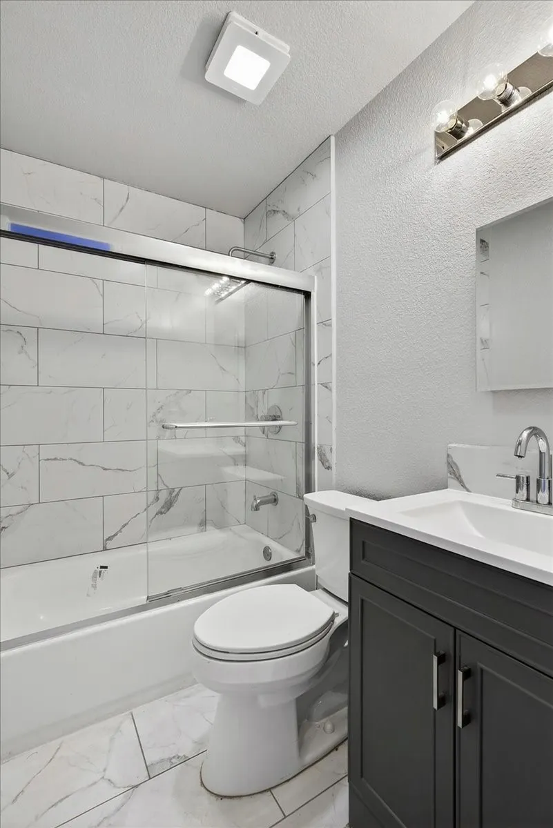Single Family Residence For Sale in Kaufman County , 16001 County Road 4052, Kemp, Texas 75143, 3 Bedroom, 2 Bathroom, 2 Garage spaces, 1,628 Sqft, built in 2016, mls#21269048, Real Estate Agent in Kemp, Homes For Sale in Kaufman county, Homes For Sale in Kemp, Realtor in Kemp Texas, Real Estate Brokerage Independent Realty Texas, Luminita Cordes Realtor