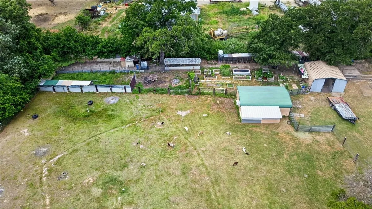 Single Family Residence For Sale in Kaufman County , 16001 County Road 4052, Kemp, Texas 75143, 3 Bedroom, 2 Bathroom, 2 Garage spaces, 1,628 Sqft, built in 2016, mls#21269048, Real Estate Agent in Kemp, Homes For Sale in Kaufman county, Homes For Sale in Kemp, Realtor in Kemp Texas, Real Estate Brokerage Independent Realty Texas, Luminita Cordes Realtor
