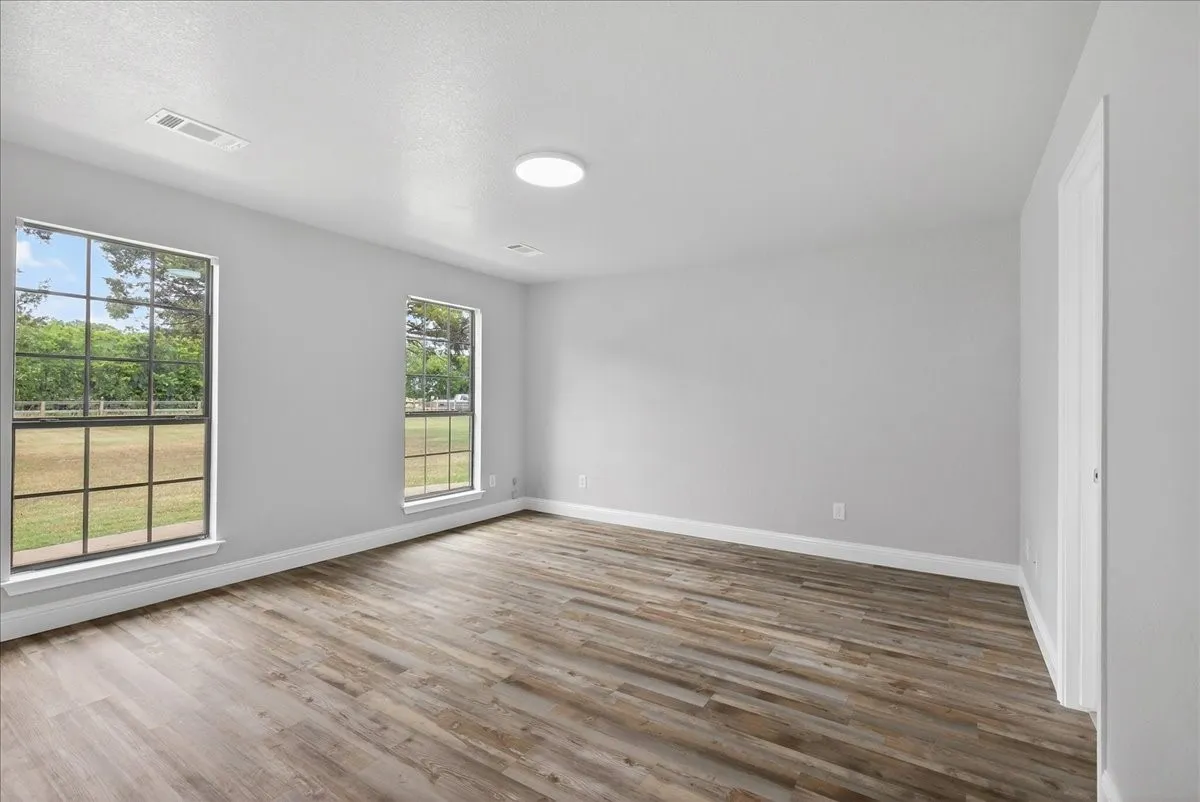 Single Family Residence For Sale in Kaufman County , 16001 County Road 4052, Kemp, Texas 75143, 3 Bedroom, 2 Bathroom, 2 Garage spaces, 1,628 Sqft, built in 2016, mls#21269048, Real Estate Agent in Kemp, Homes For Sale in Kaufman county, Homes For Sale in Kemp, Realtor in Kemp Texas, Real Estate Brokerage Independent Realty Texas, Luminita Cordes Realtor