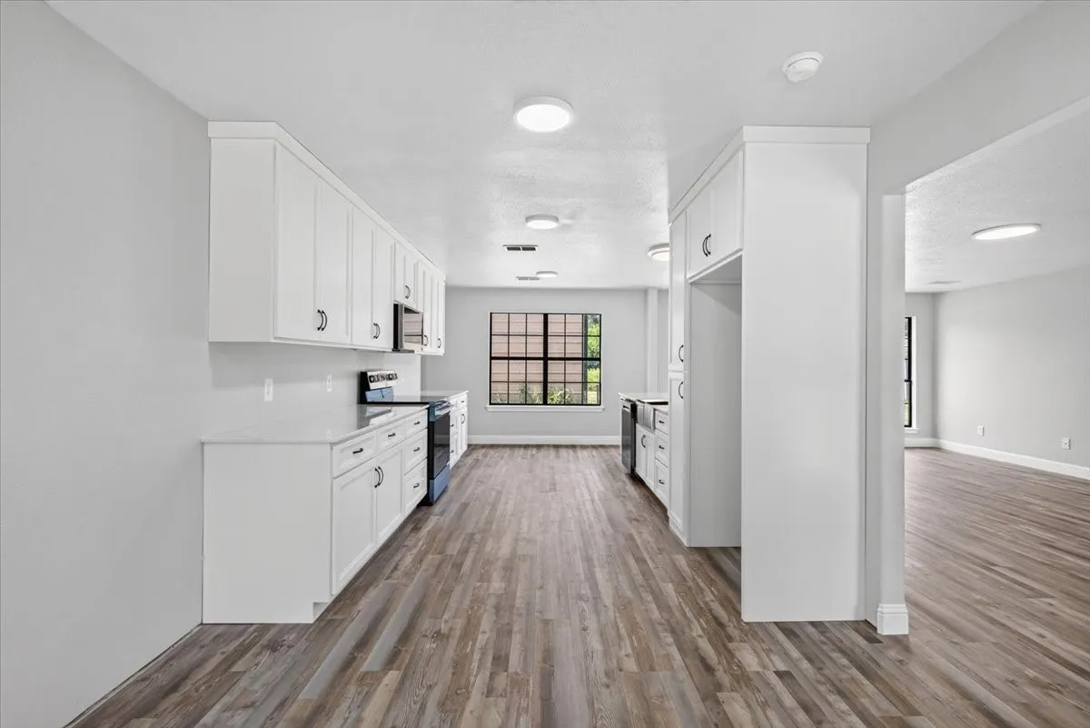 Single Family Residence For Sale in Kaufman County , 16001 County Road 4052, Kemp, Texas 75143, 3 Bedroom, 2 Bathroom, 2 Garage spaces, 1,628 Sqft, built in 2016, mls#21269048, Real Estate Agent in Kemp, Homes For Sale in Kaufman county, Homes For Sale in Kemp, Realtor in Kemp Texas, Real Estate Brokerage Independent Realty Texas, Luminita Cordes Realtor