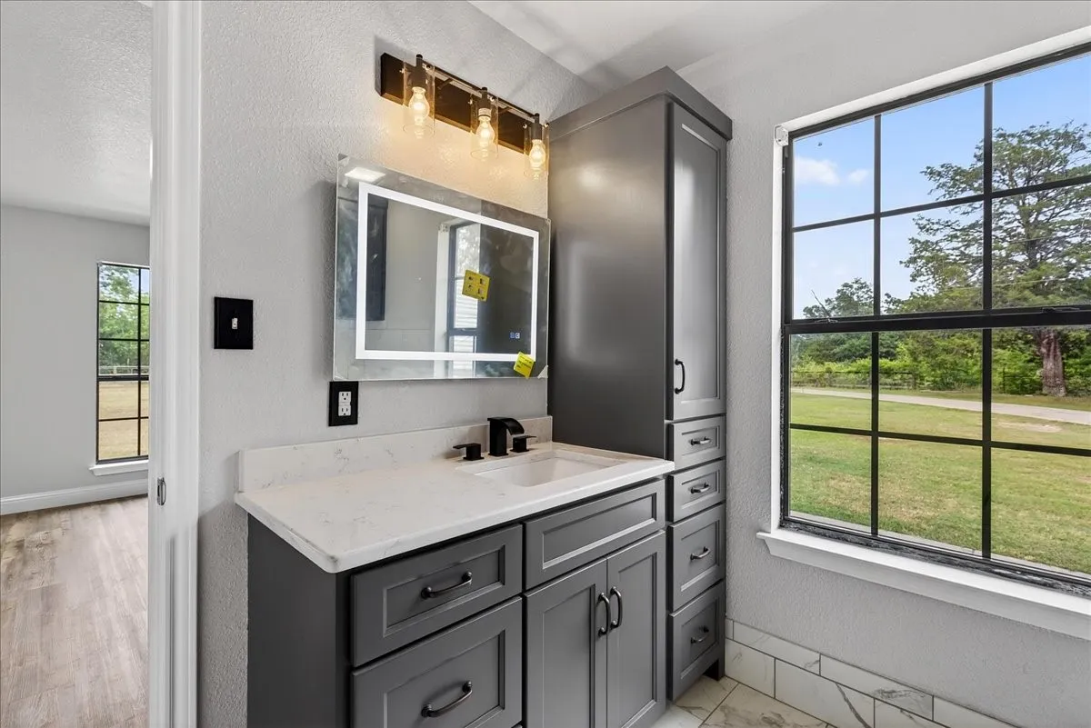 Single Family Residence For Sale in Kaufman County , 16001 County Road 4052, Kemp, Texas 75143, 3 Bedroom, 2 Bathroom, 2 Garage spaces, 1,628 Sqft, built in 2016, mls#21269048, Real Estate Agent in Kemp, Homes For Sale in Kaufman county, Homes For Sale in Kemp, Realtor in Kemp Texas, Real Estate Brokerage Independent Realty Texas, Luminita Cordes Realtor
