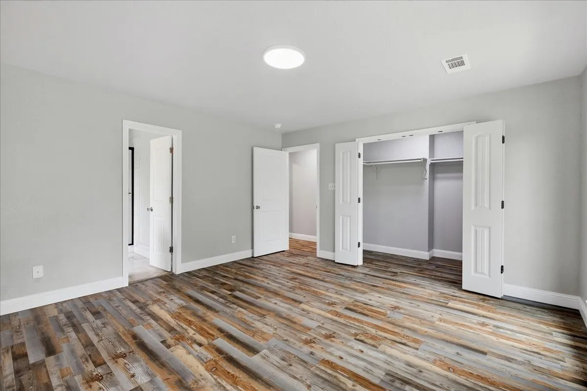 Single Family Residence For Sale in Kaufman County , 16001 County Road 4052, Kemp, Texas 75143, 3 Bedroom, 2 Bathroom, 2 Garage spaces, 1,628 Sqft, built in 2016, mls#21269048, Real Estate Agent in Kemp, Homes For Sale in Kaufman county, Homes For Sale in Kemp, Realtor in Kemp Texas, Real Estate Brokerage Independent Realty Texas, Luminita Cordes Realtor