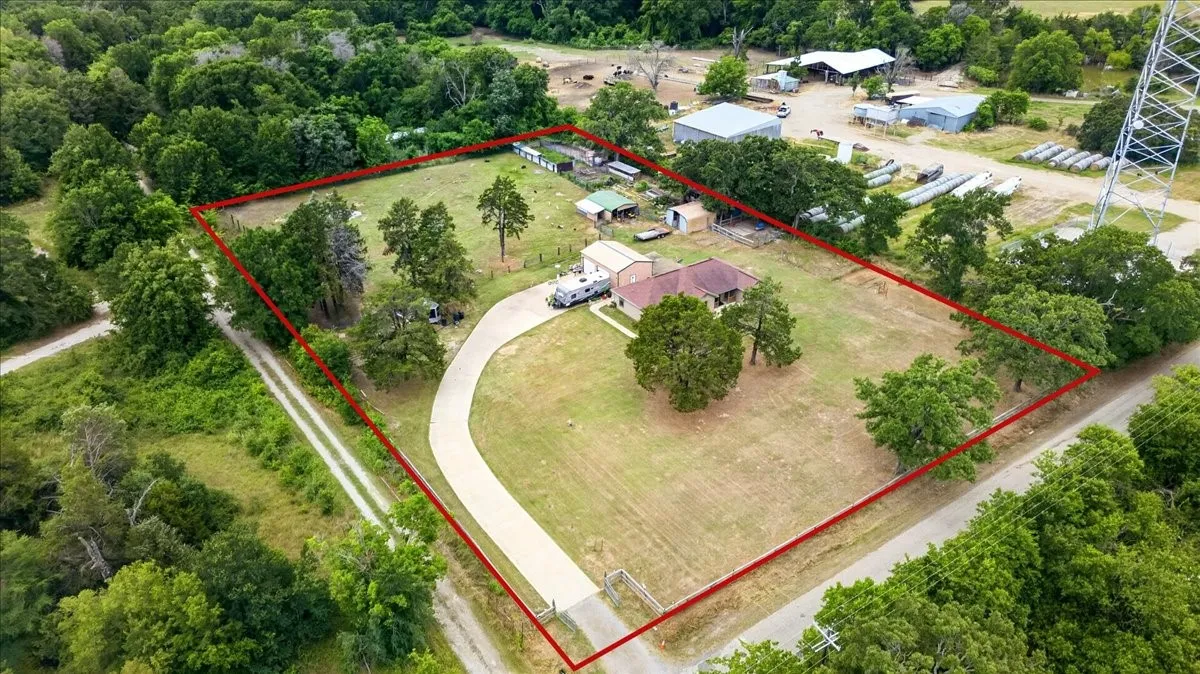Single Family Residence For Sale in Kaufman County , 16001 County Road 4052, Kemp, Texas 75143, 3 Bedroom, 2 Bathroom, 2 Garage spaces, 1,628 Sqft, built in 2016, mls#21269048, Real Estate Agent in Kemp, Homes For Sale in Kaufman county, Homes For Sale in Kemp, Realtor in Kemp Texas, Real Estate Brokerage Independent Realty Texas, Luminita Cordes Realtor