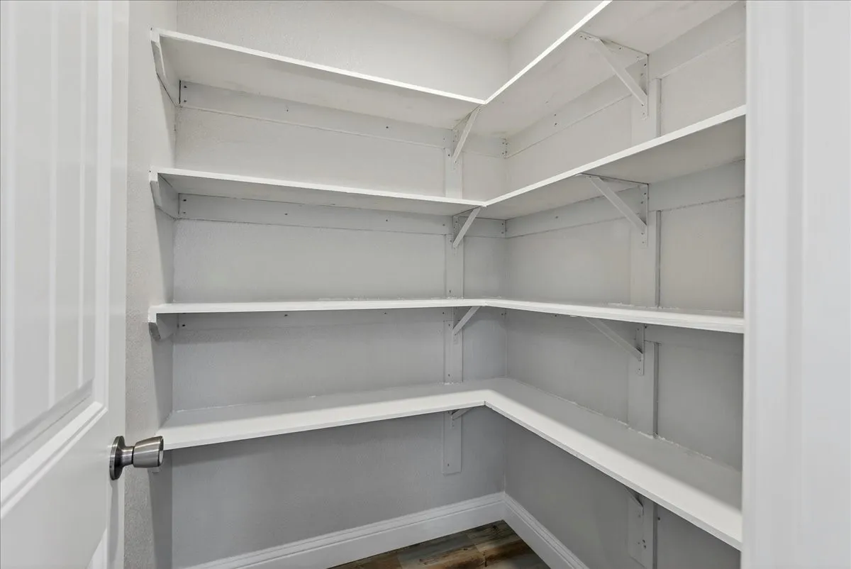 Single Family Residence For Sale in Kaufman County , 16001 County Road 4052, Kemp, Texas 75143, 3 Bedroom, 2 Bathroom, 2 Garage spaces, 1,628 Sqft, built in 2016, mls#21269048, Real Estate Agent in Kemp, Homes For Sale in Kaufman county, Homes For Sale in Kemp, Realtor in Kemp Texas, Real Estate Brokerage Independent Realty Texas, Luminita Cordes Realtor