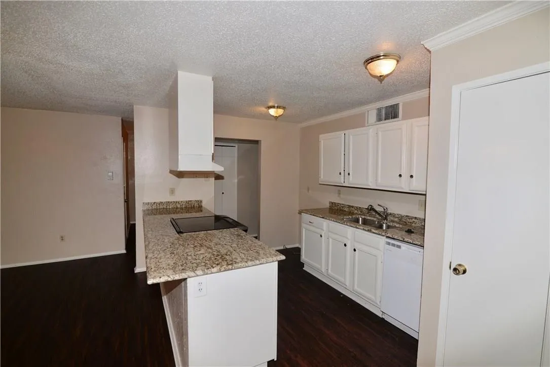 Single Family Residence For Rent in Collin County , 556 Hanover Drive, Allen, Texas 75002, 3 Bedroom, 2 Bathroom, 1 Garage spaces, 1,380 Sqft, built in 1977, mls#21269049, Real Estate Agent in Allen, Homes For Rent in Collin county, Homes For Rent in Allen, Realtor in Allen Texas, Real Estate Brokerage Independent Realty Texas, Luminita Cordes Realtor