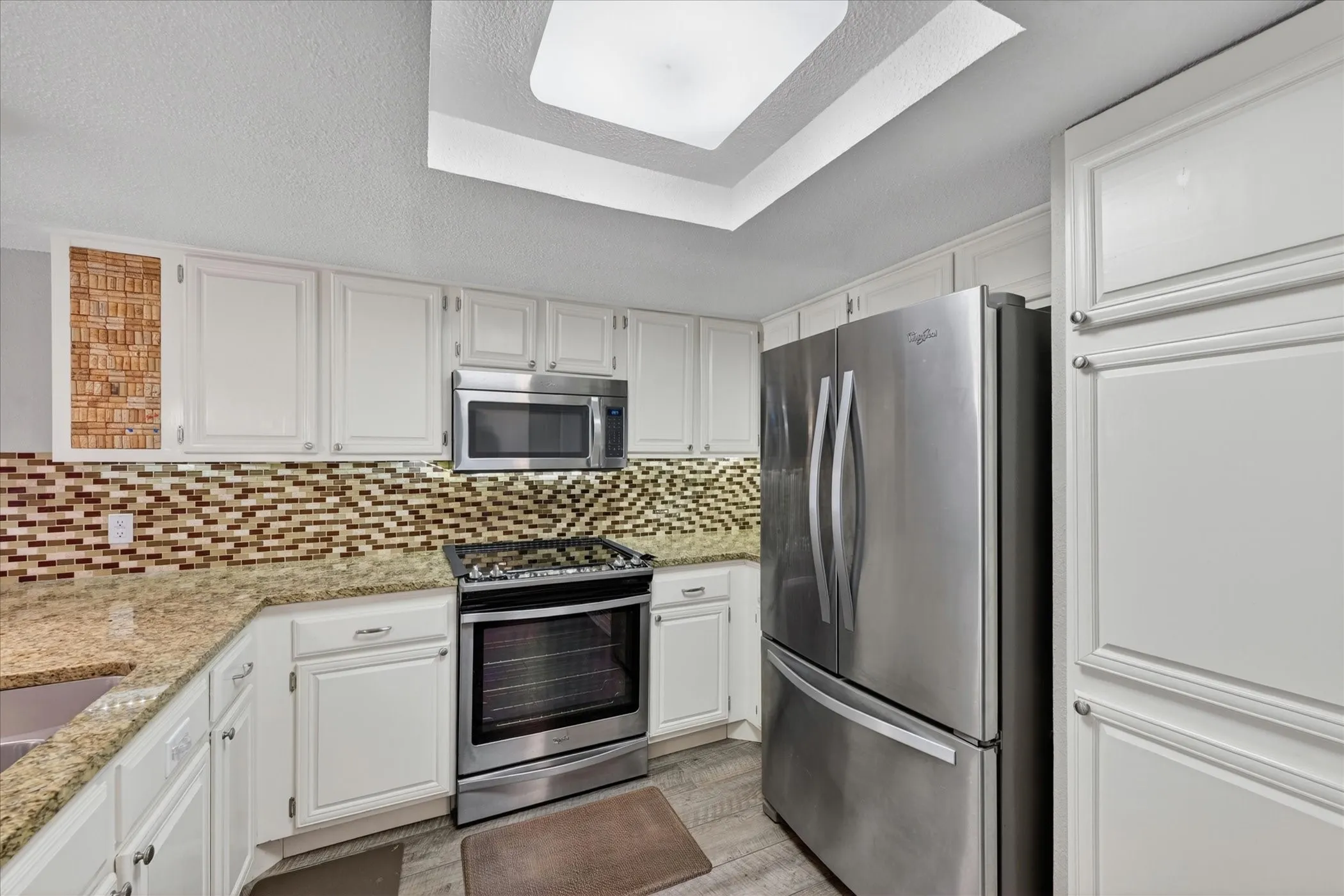 Townhouse For Sale in Tarrant County , 3006 Wayside Drive, Bedford, Texas 76021, 2 Bedroom, 3 Bathroom, 2 Garage spaces, 1,518 Sqft, built in 1977, mls#21268824, Real Estate Agent in Bedford, Homes For Sale in Tarrant county, Homes For Sale in Bedford, Realtor in Bedford Texas, Real Estate Brokerage Independent Realty Texas, Luminita Cordes Realtor