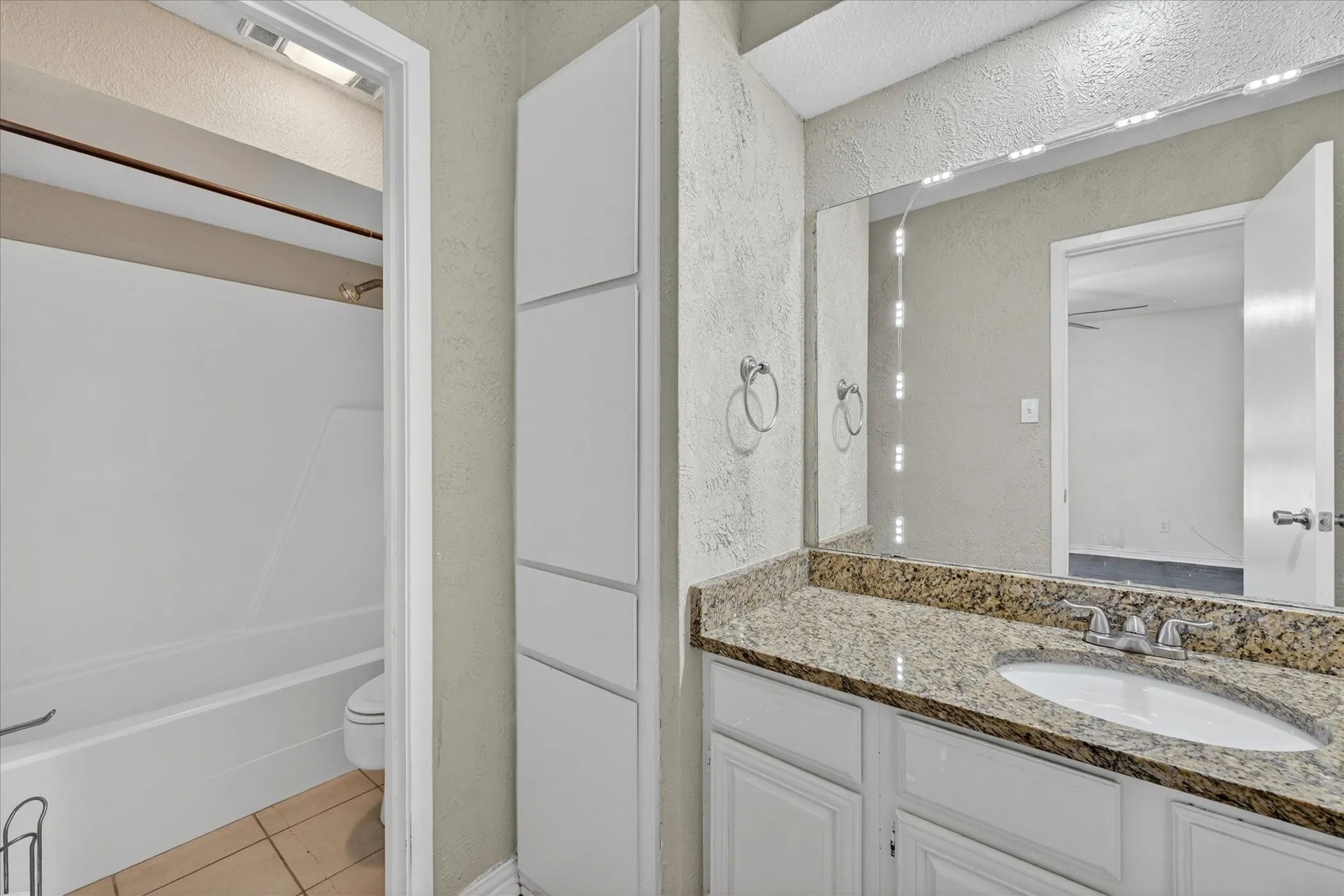 Townhouse For Sale in Tarrant County , 3006 Wayside Drive, Bedford, Texas 76021, 2 Bedroom, 3 Bathroom, 2 Garage spaces, 1,518 Sqft, built in 1977, mls#21268824, Real Estate Agent in Bedford, Homes For Sale in Tarrant county, Homes For Sale in Bedford, Realtor in Bedford Texas, Real Estate Brokerage Independent Realty Texas, Luminita Cordes Realtor